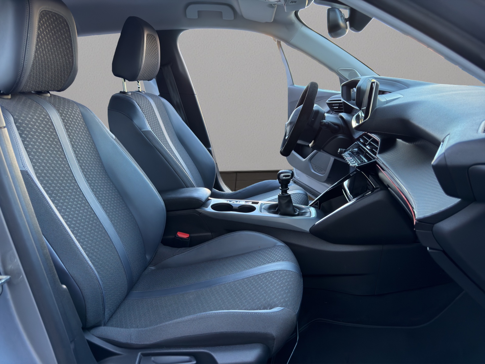 PEUGEOT 2008 1.2 PureTech Active-image-16
