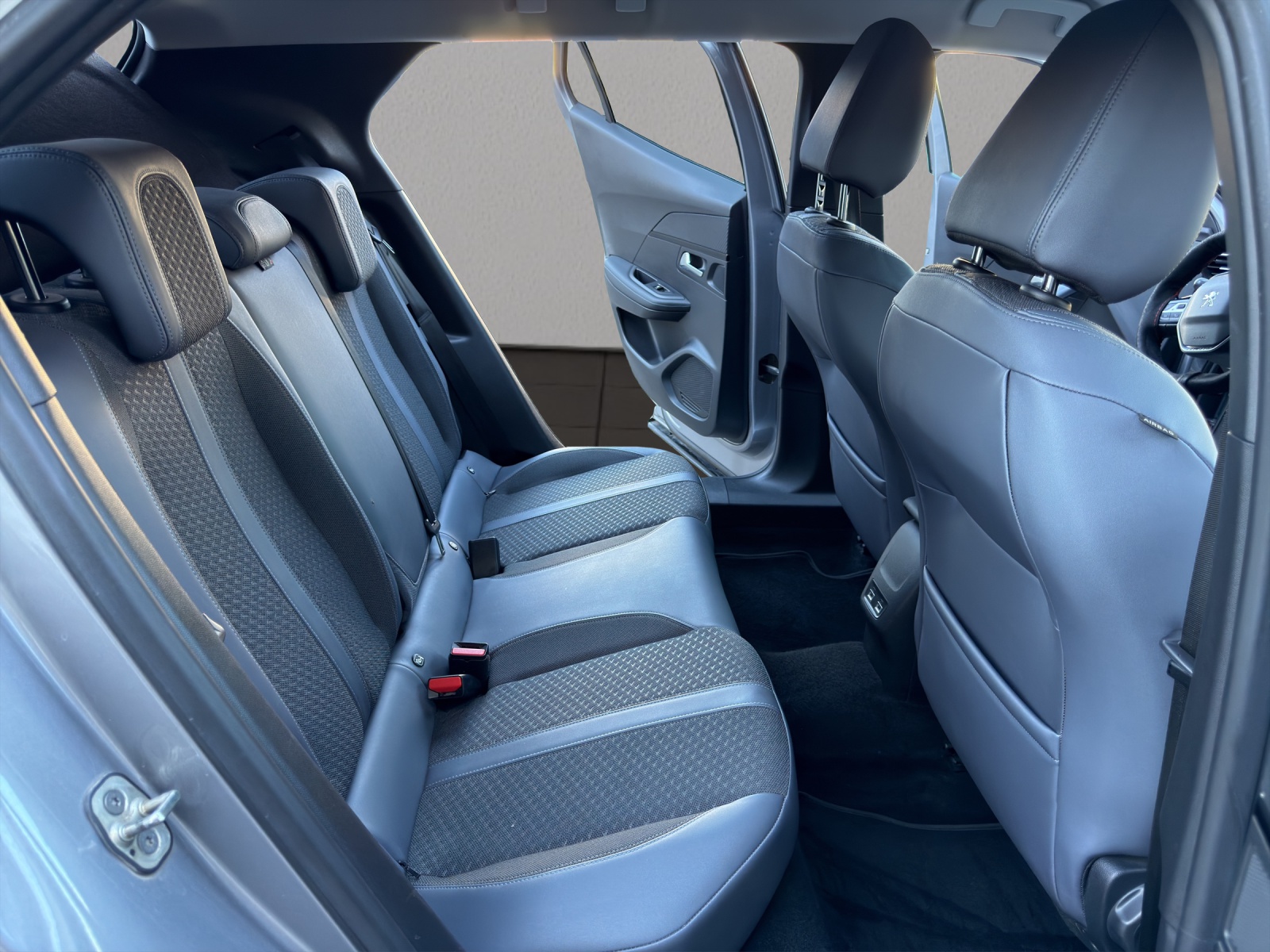 PEUGEOT 2008 1.2 PureTech Active-image-17