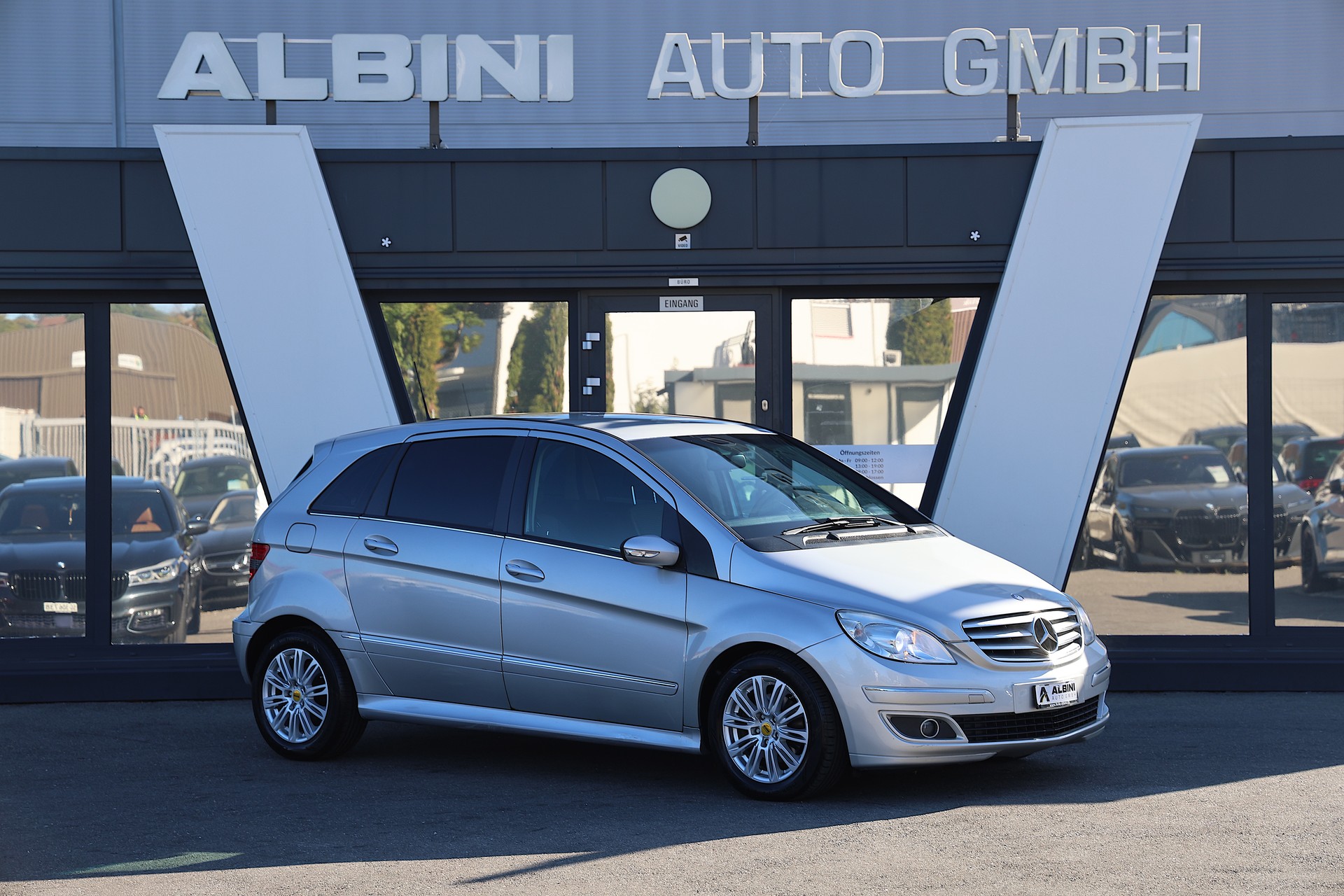 MERCEDES-BENZ B 200 *Automat* *MFK* *Frisch ab Service*-showroom-element-1