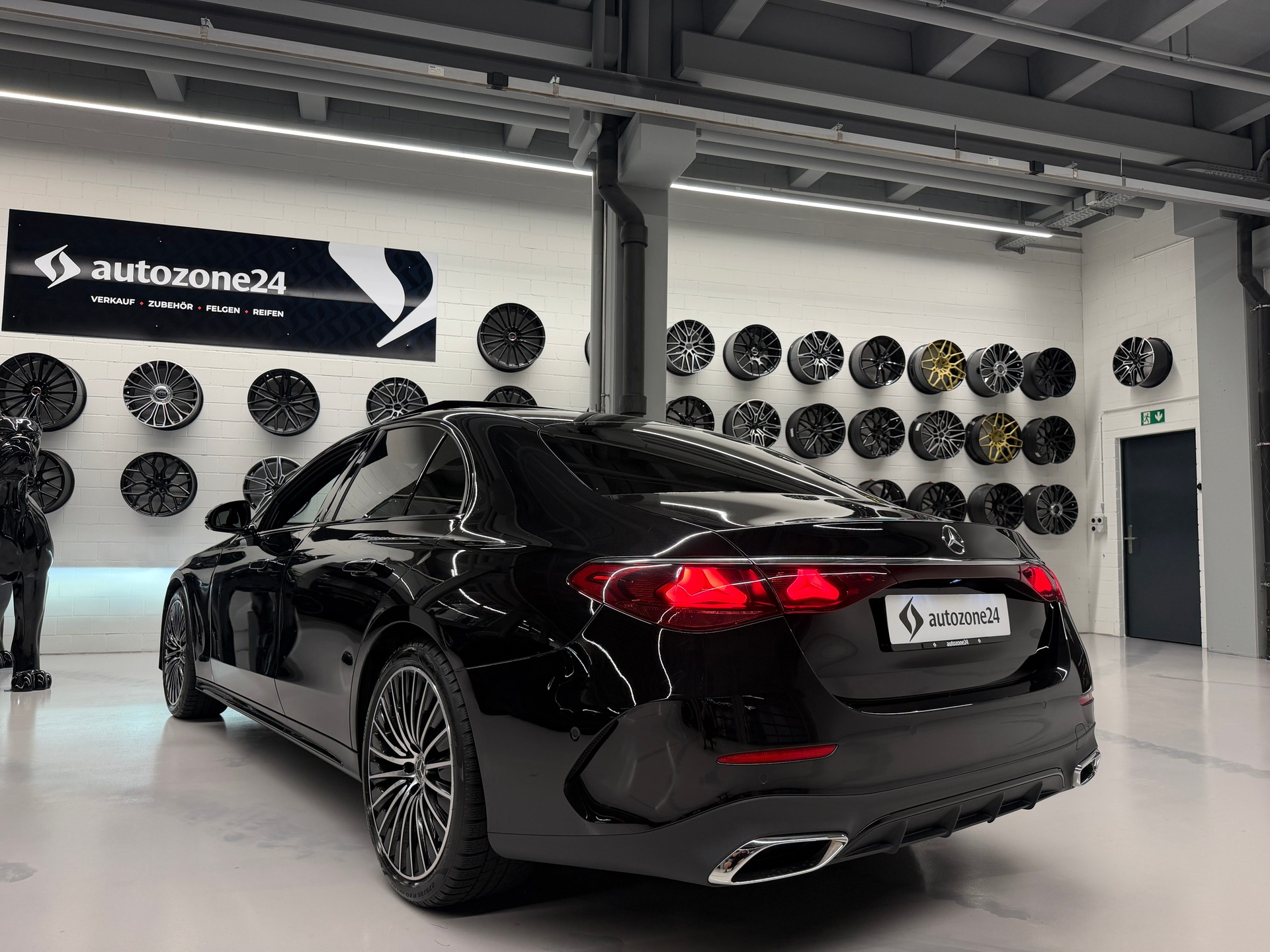 MERCEDES-BENZ E 450 d AMG Line 4matic Advanced Plus*CH-Auto*Gratis Service*Werksgarantie MSI bis 16.12.2028*-showroom-element-2