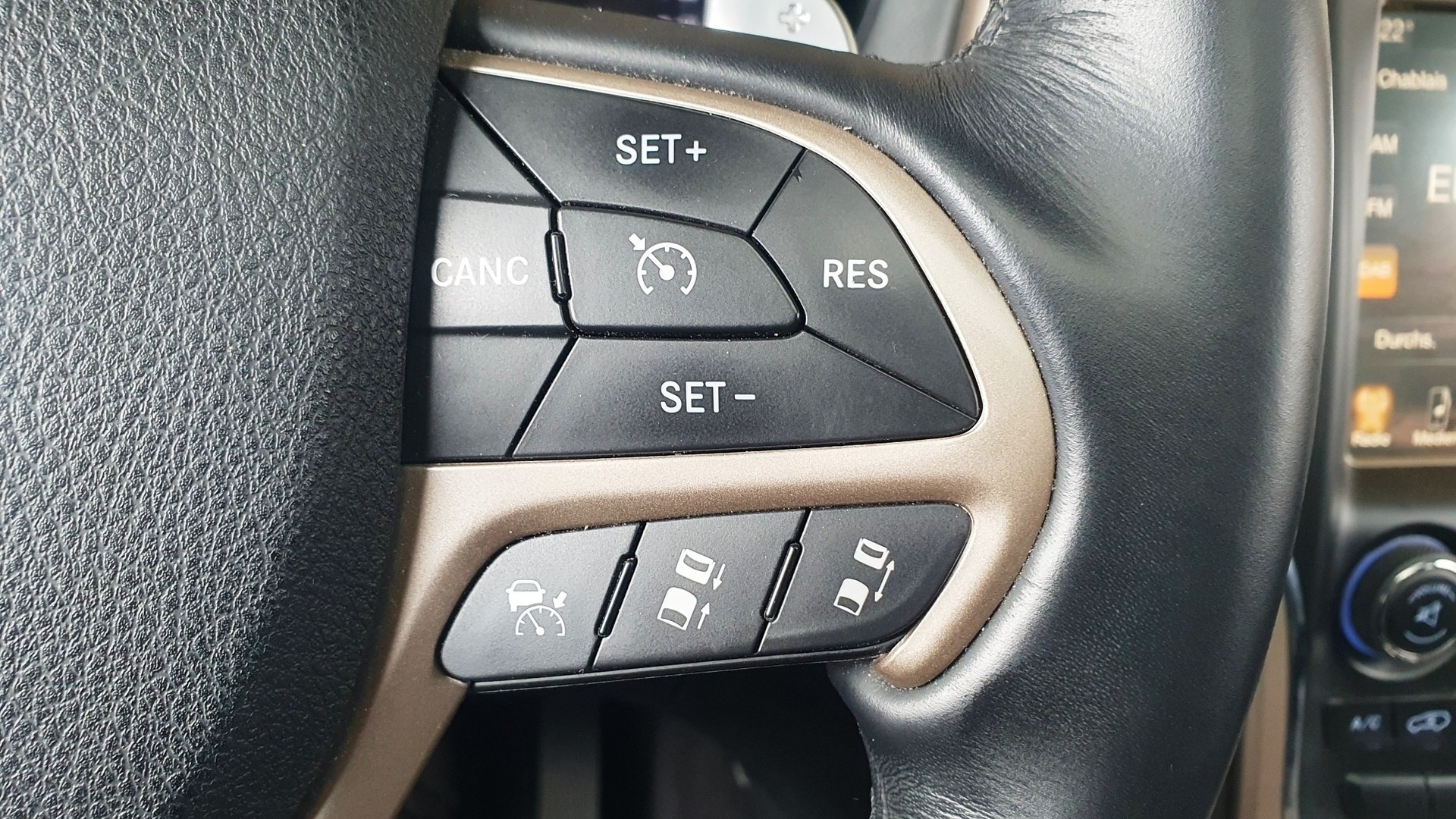 JEEP Grand Cherokee 3.0 CRD Summit Automatic-image-17