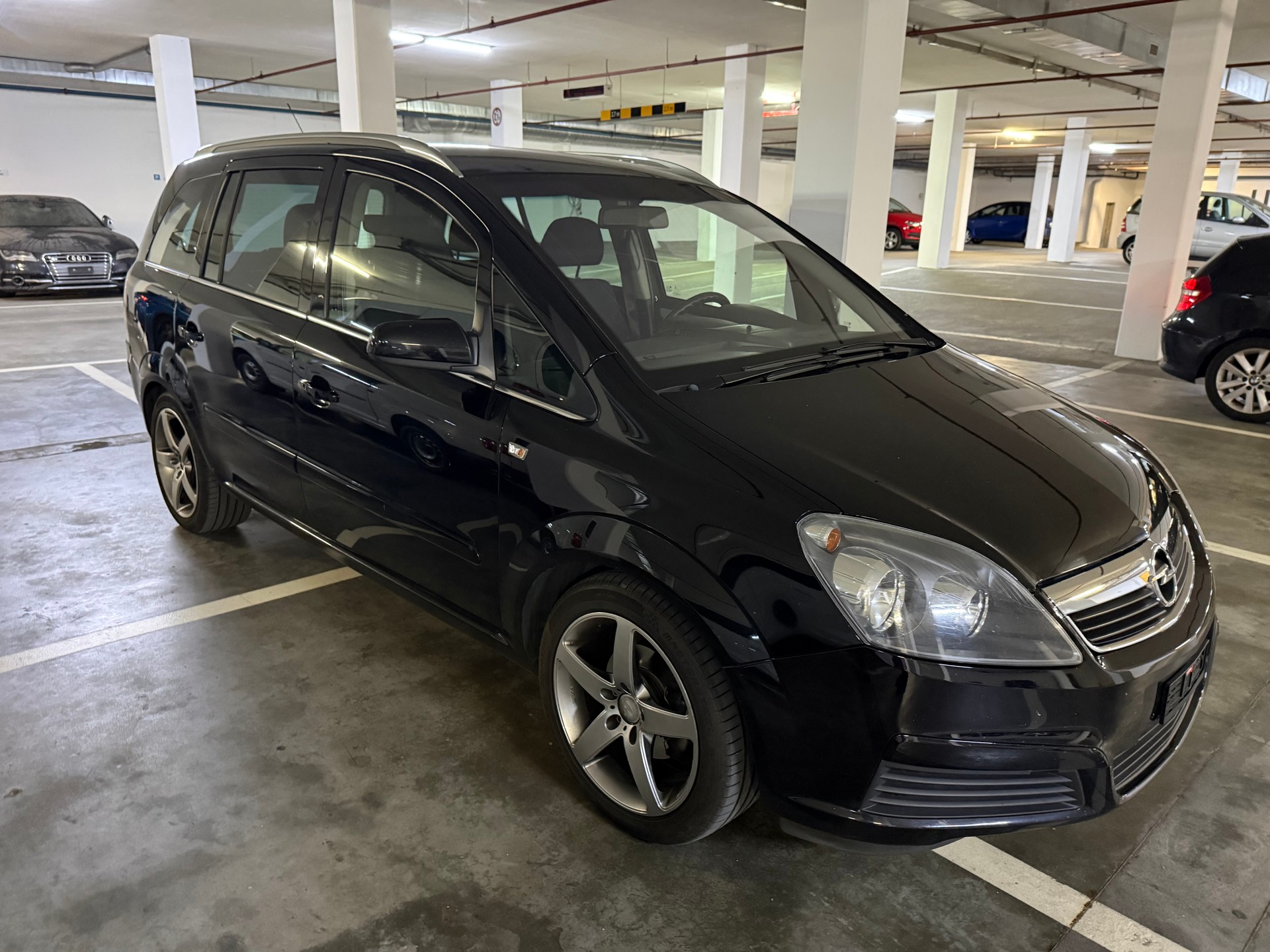 OPEL Zafira 1.8i 16V Cosmo-showroom-element-1