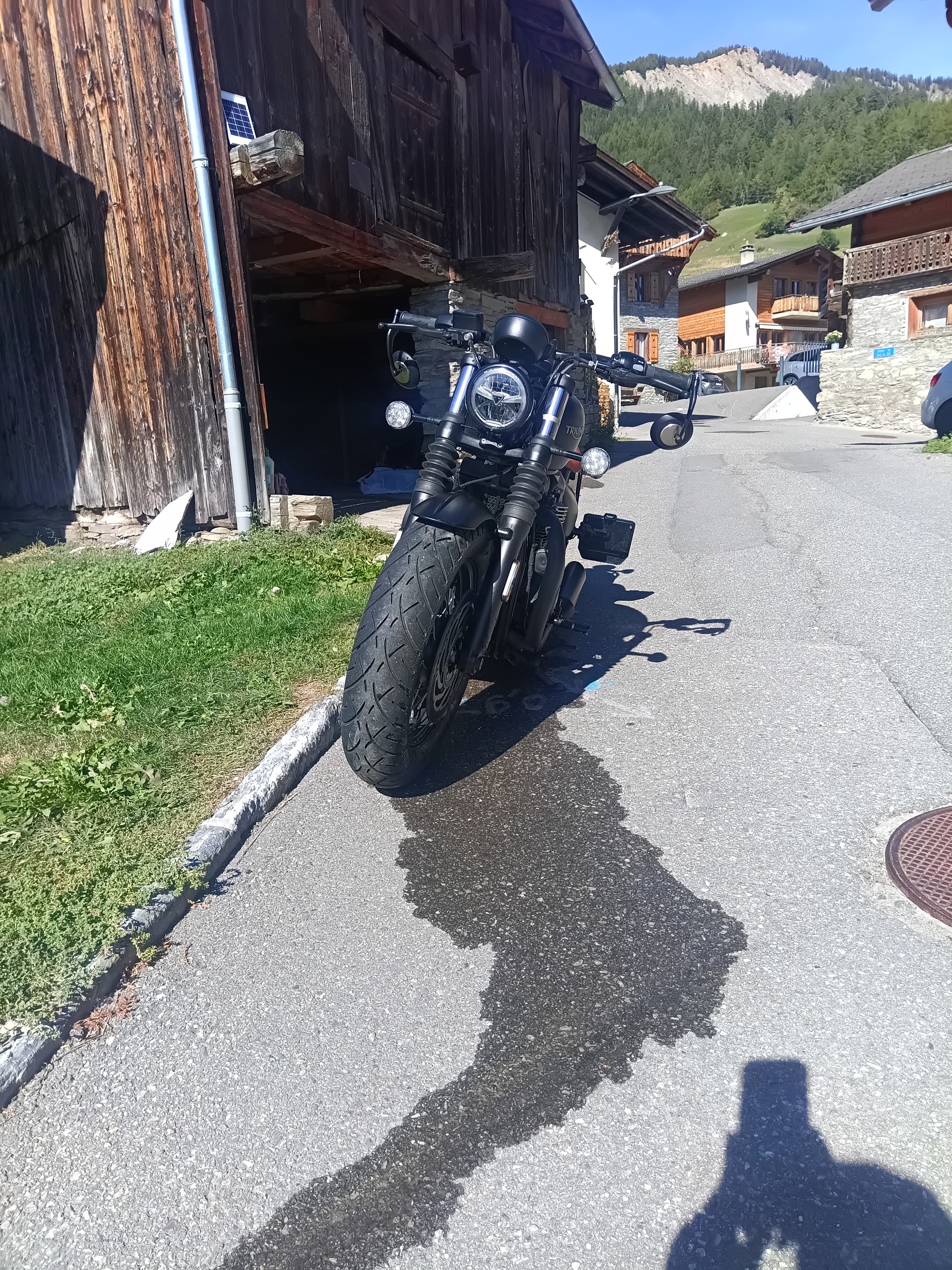 TRIUMPH Bonneville 1200 Bobber Black ABS-image-3