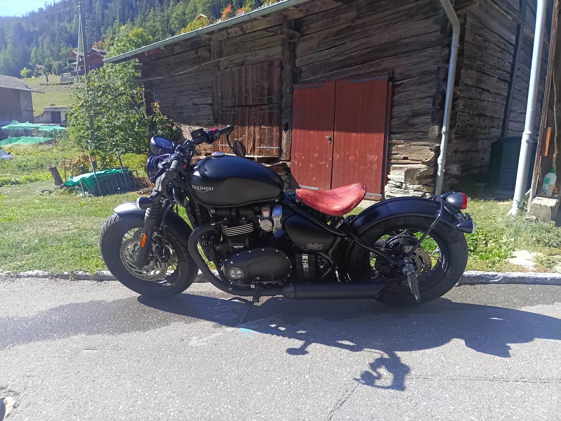 TRIUMPH Bonneville 1200 Bobber Black ABS-image-4