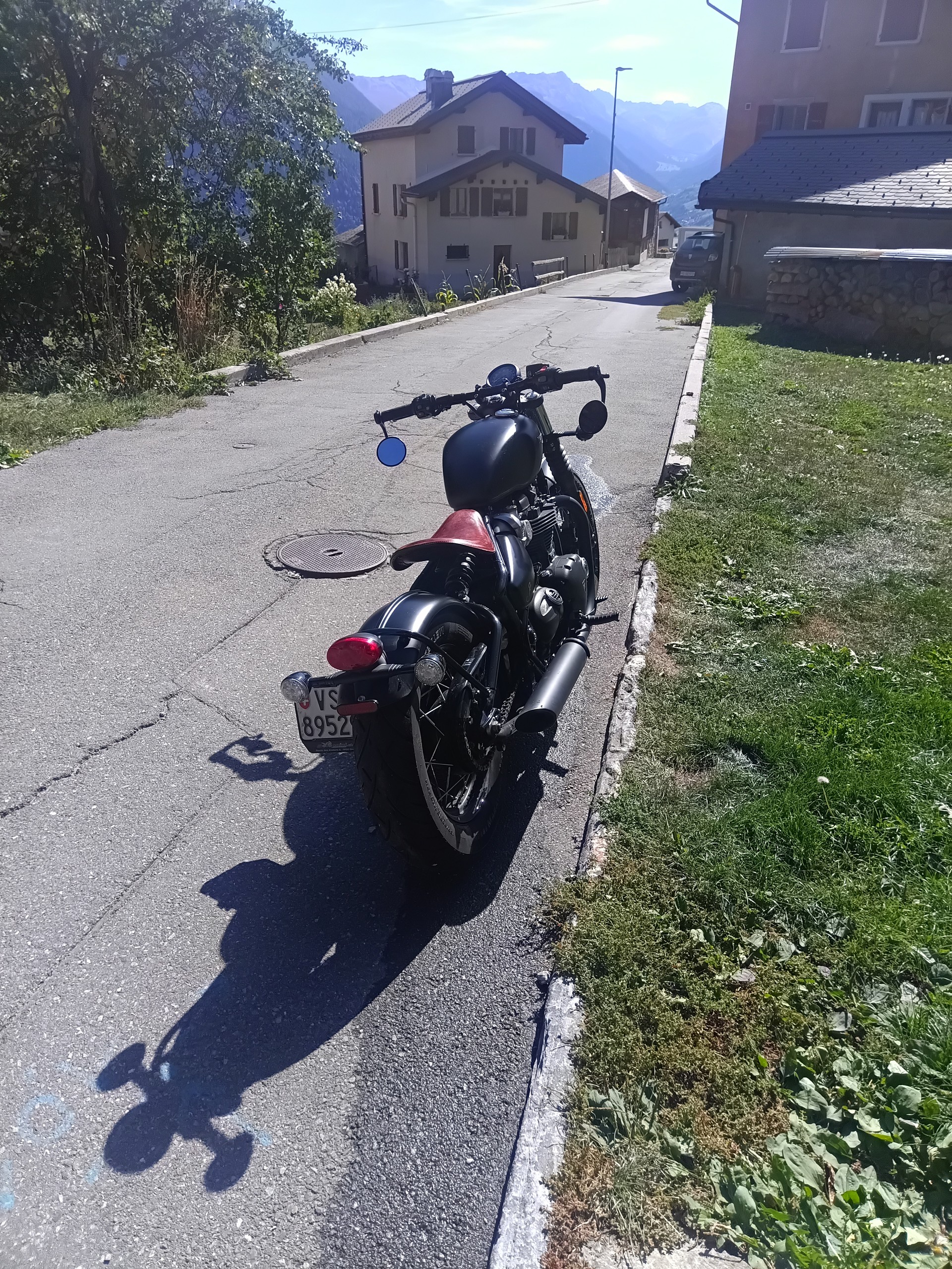 TRIUMPH Bonneville 1200 Bobber Black ABS-image-2