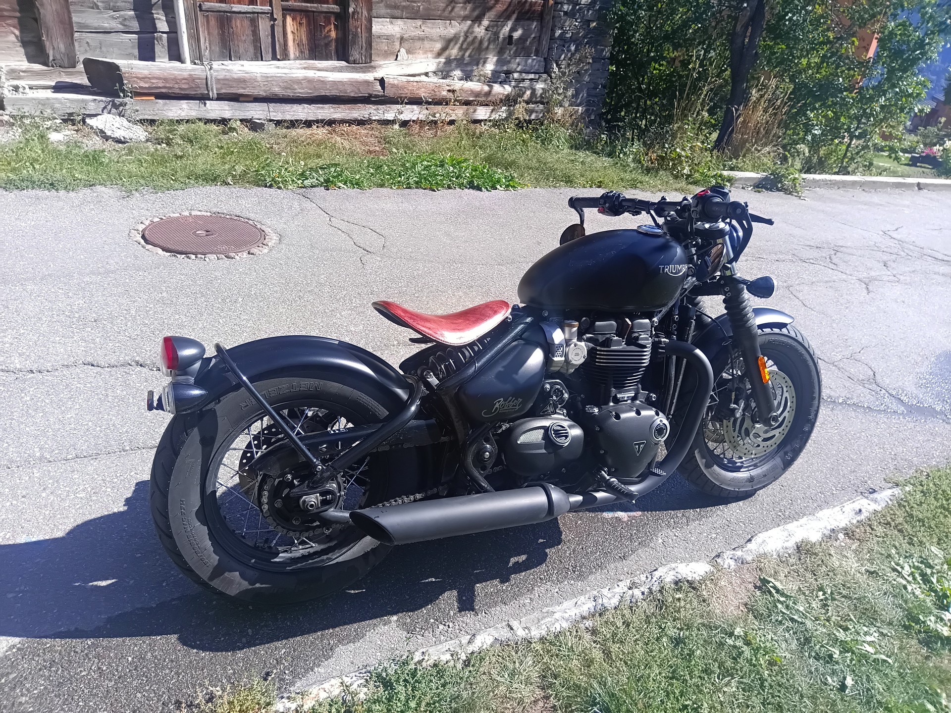 TRIUMPH Bonneville 1200 Bobber Black ABS-image-1