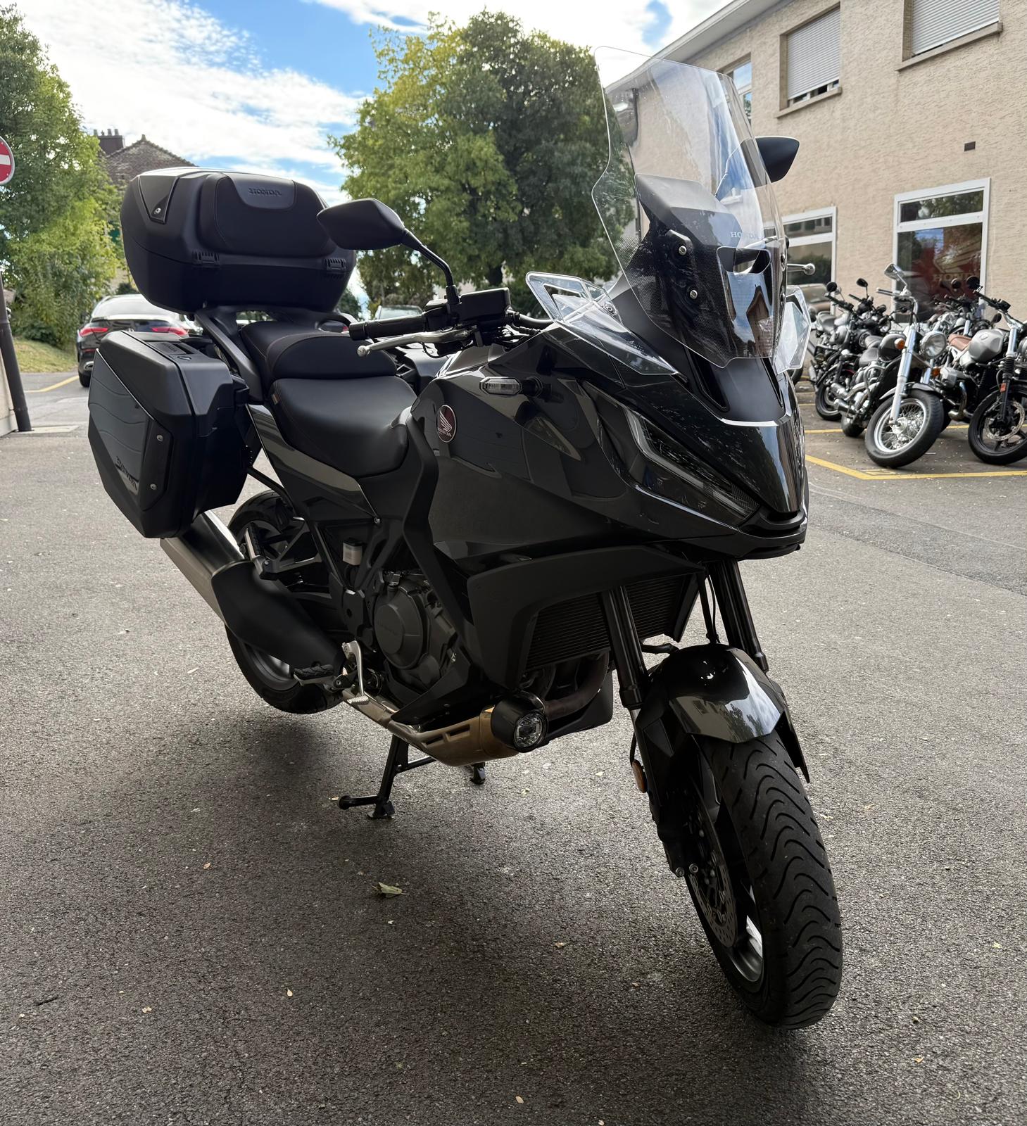 HONDA NT 1100-image-1
