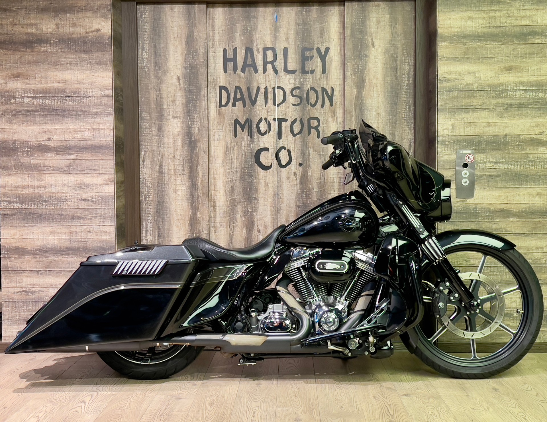 HARLEY-DAVIDSON FLHXSE3 - Street Glide CVO