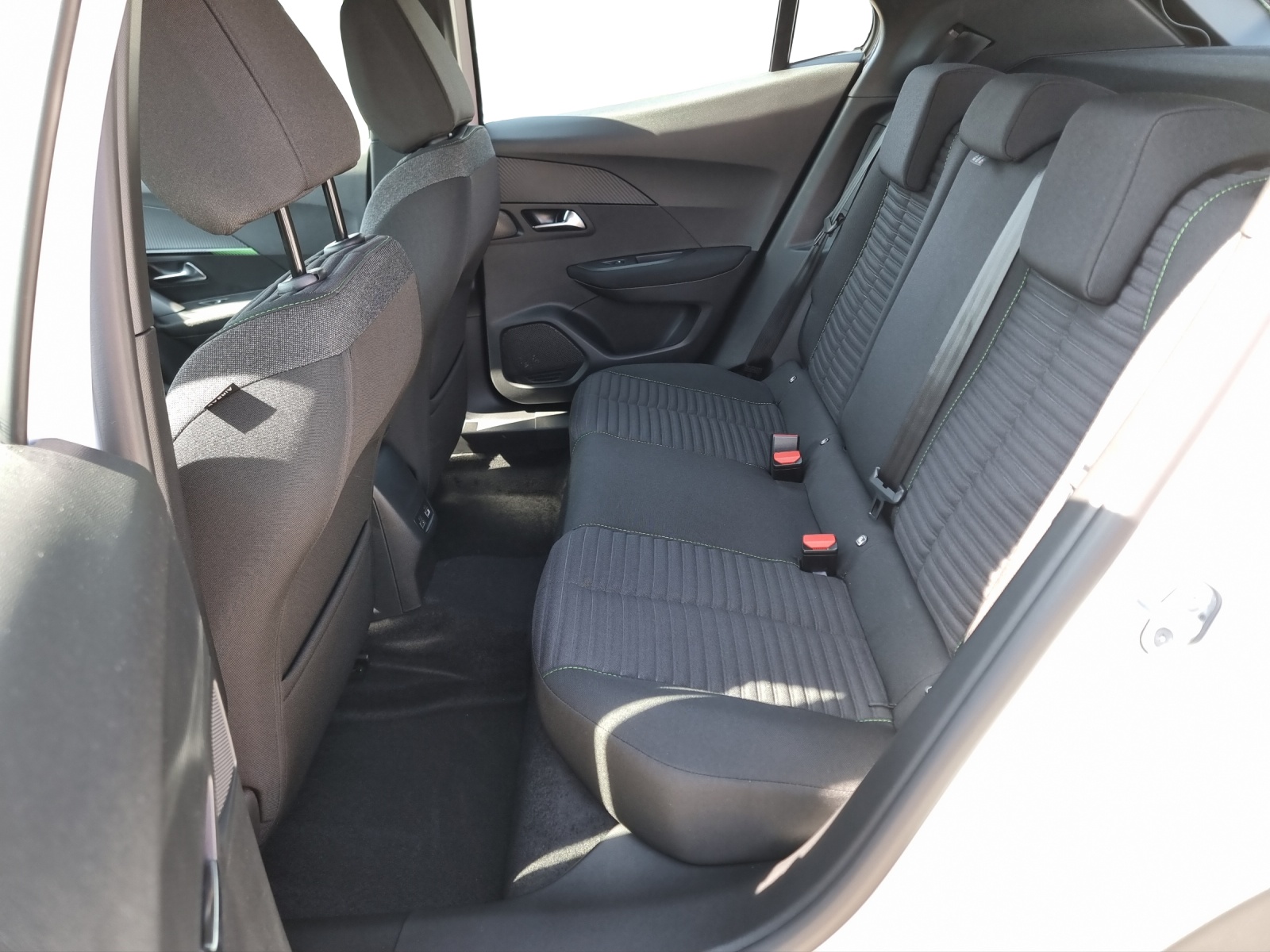 PEUGEOT 2008 156 e Active Active-image-9