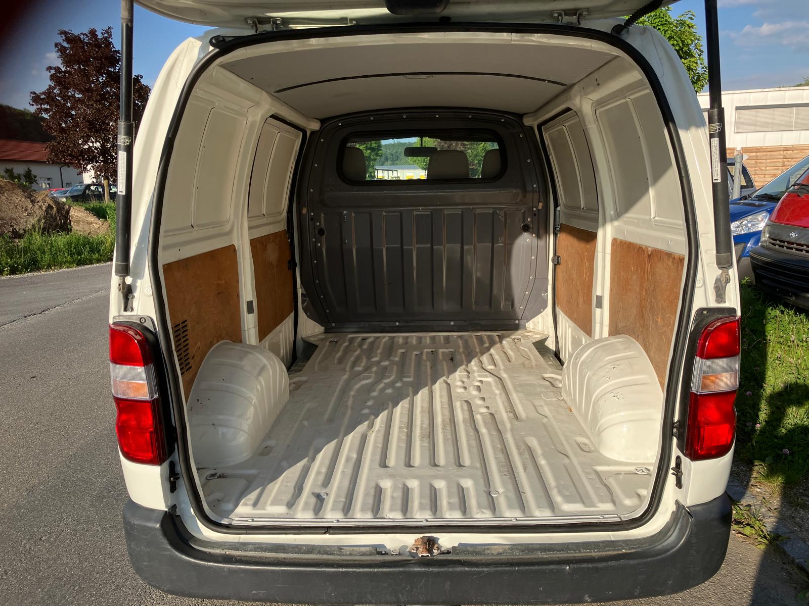 TOYOTA Hiace D-4D Kombi 4WD SWB-image-5