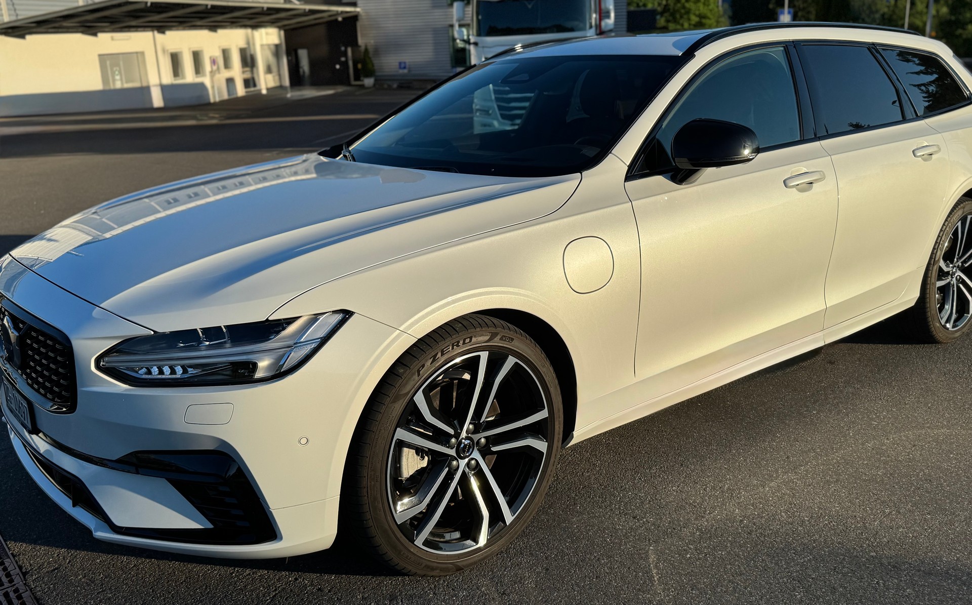VOLVO V90 T8 eAWD Plug in Hybrid Ultimate Dark Geartronic