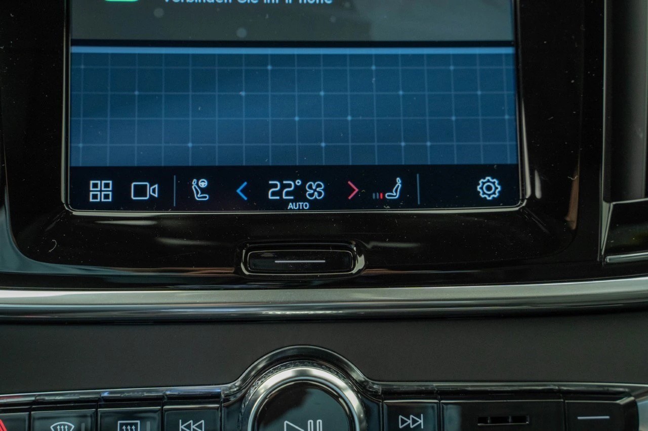 VOLVO V90 T8 eAWD Plug in Hybrid Ultimate Dark Geartronic-image-11