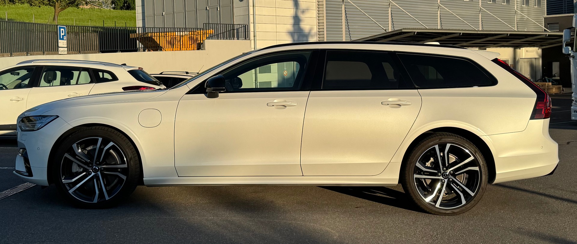 VOLVO V90 T8 eAWD Plug in Hybrid Ultimate Dark Geartronic-image-3
