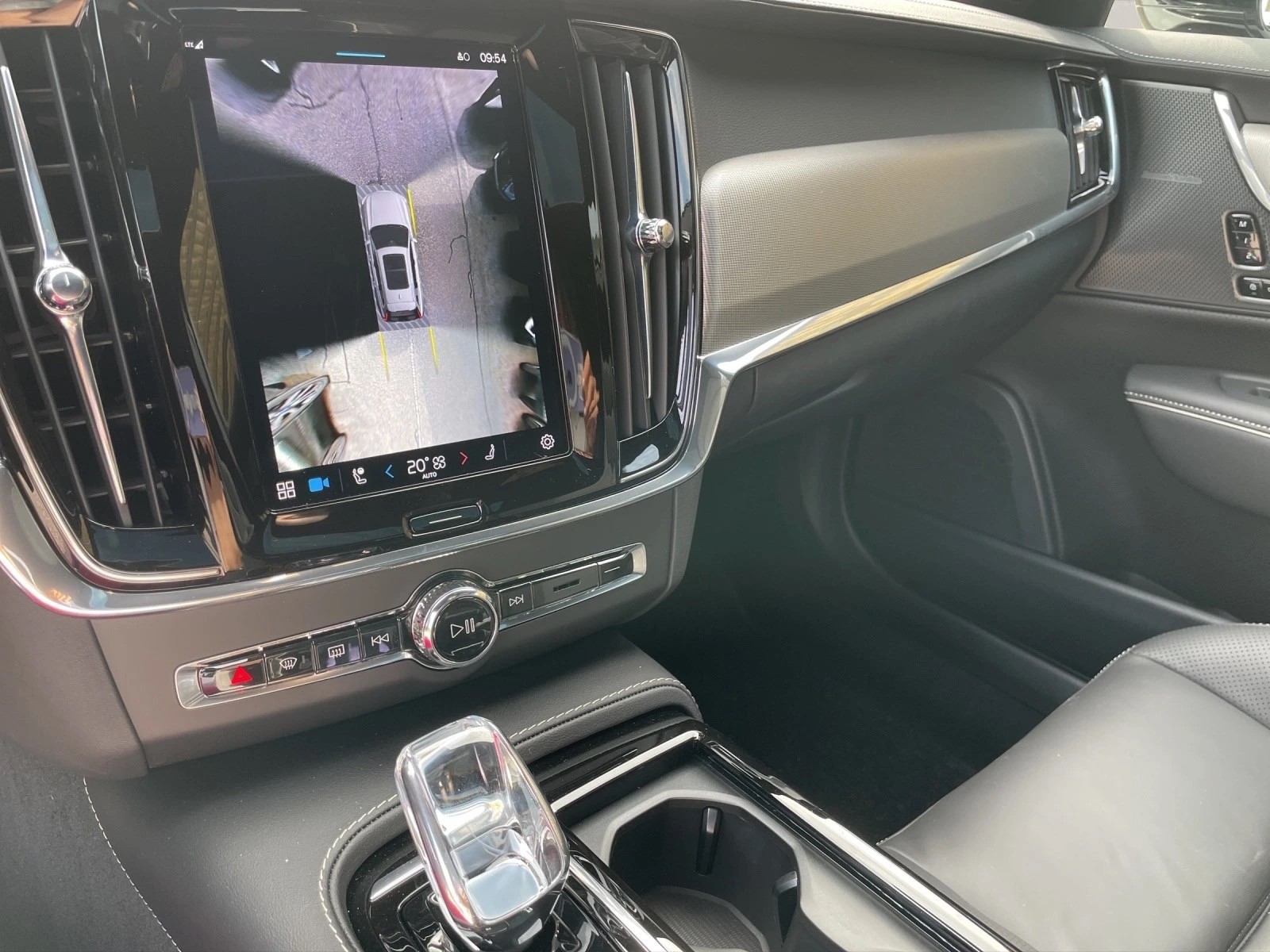 VOLVO V90 T8 eAWD Plug in Hybrid Ultimate Dark Geartronic-image-4