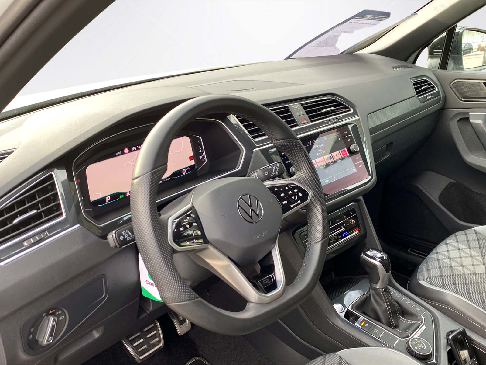 VW Tiguan 2.0TSI R-Line 4Motion DSG-image-3