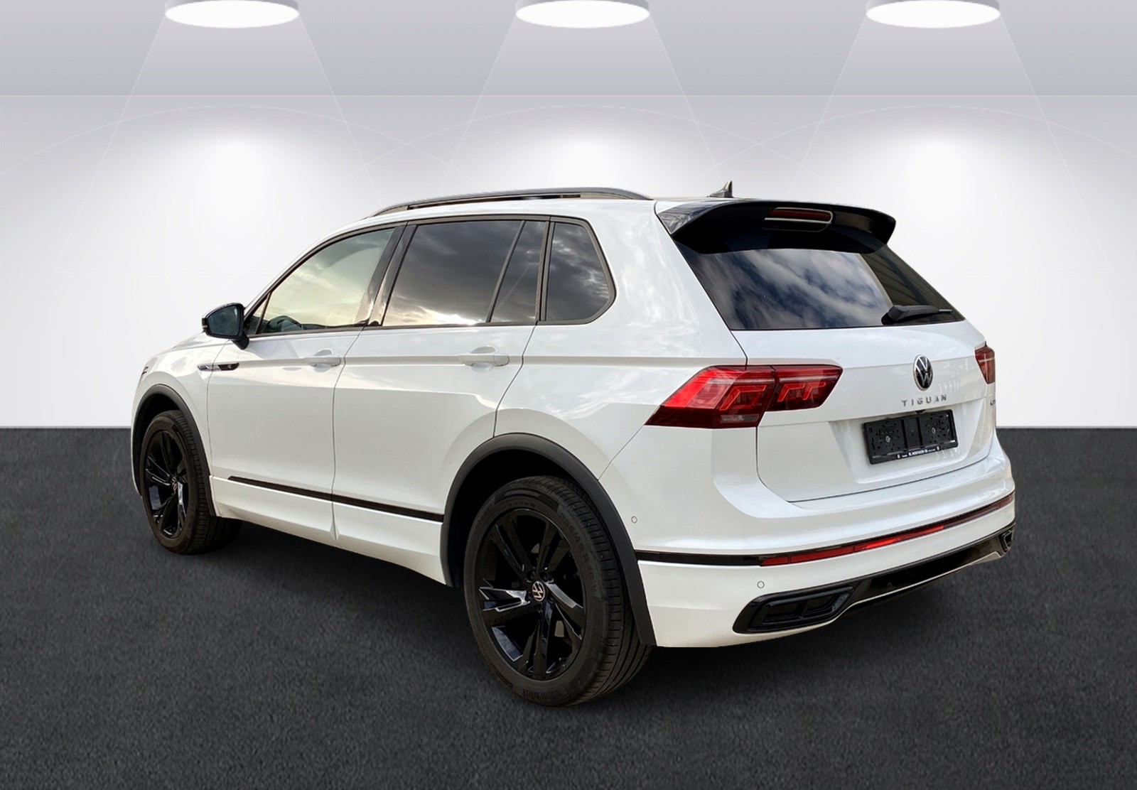 VW Tiguan 2.0TSI R-Line 4Motion DSG-image-5