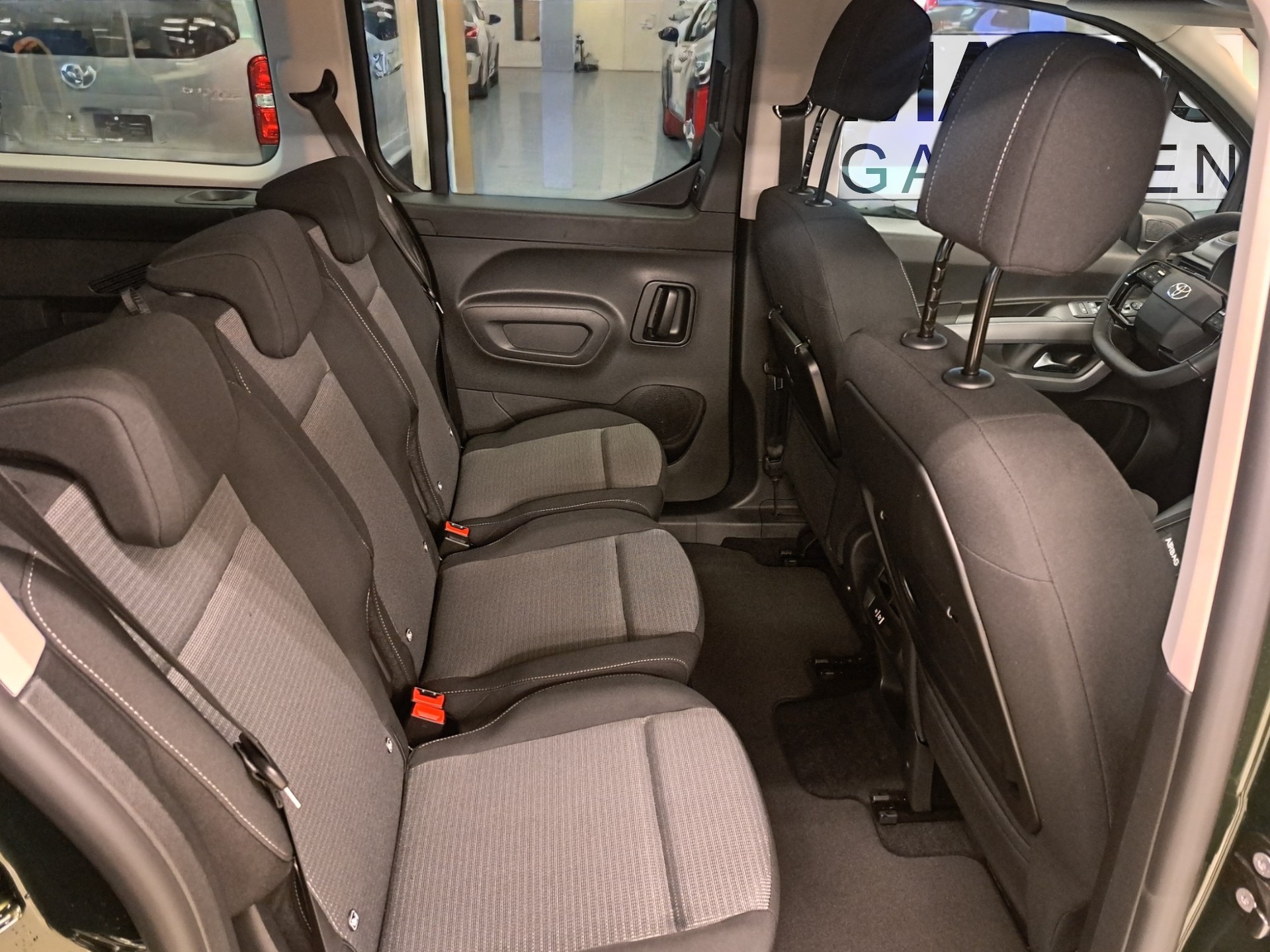 TOYOTA Proace City Verso 1.5 Trend Long-image-6