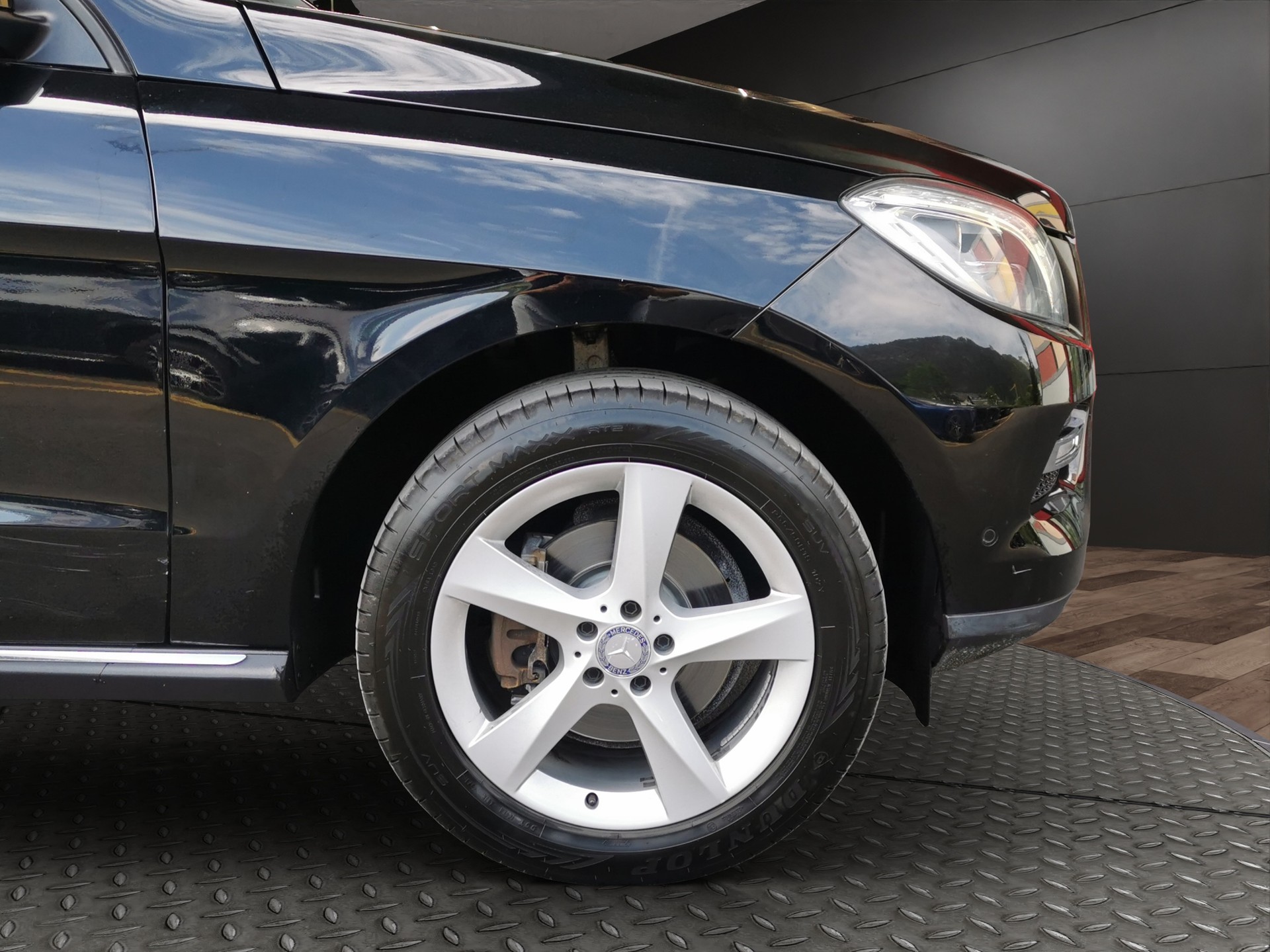 MERCEDES-BENZ ML 350 BlueTEC Executive 4Matic 7G-Tronic-showroom-element-3