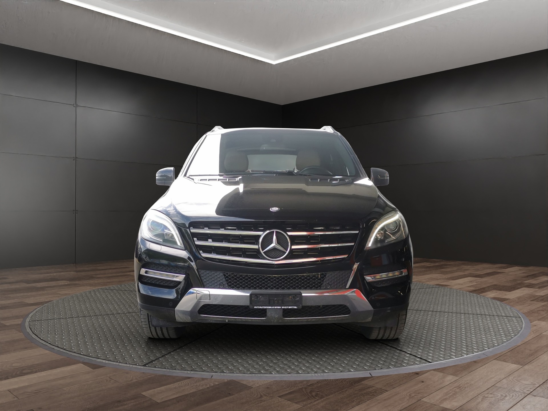 MERCEDES-BENZ ML 350 BlueTEC Executive 4Matic 7G-Tronic-showroom-element-2