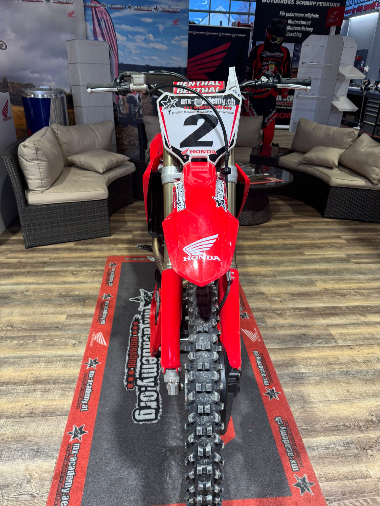 HONDA CRF 250 R *Schulmotorrad* "2025/26*-showroom-element-1