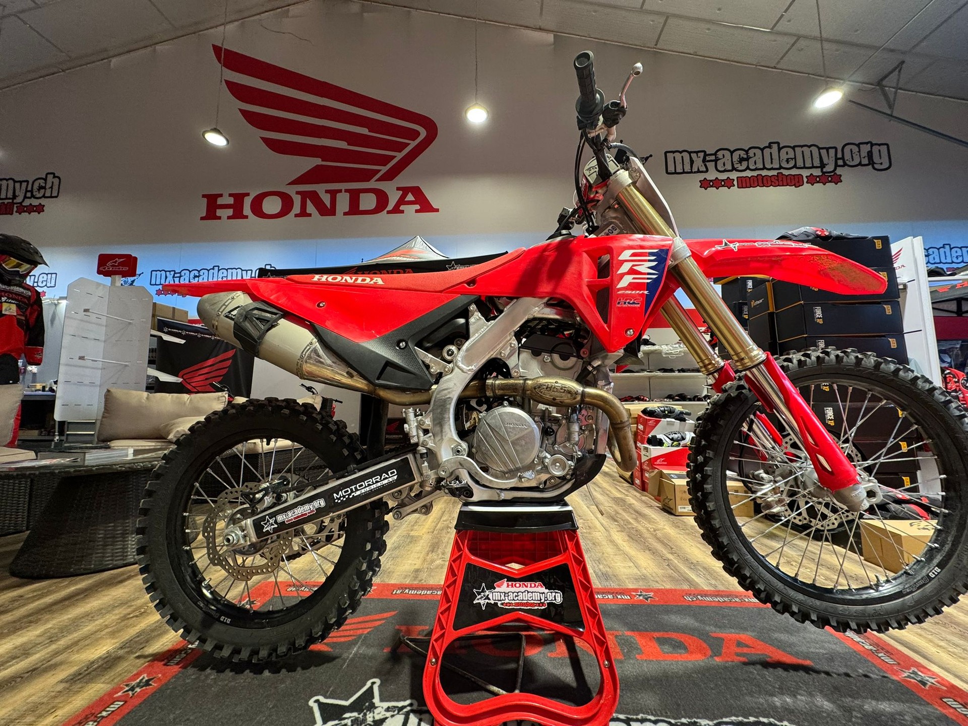 HONDA CRF 250 R *Schulmotorrad* "2025/26*