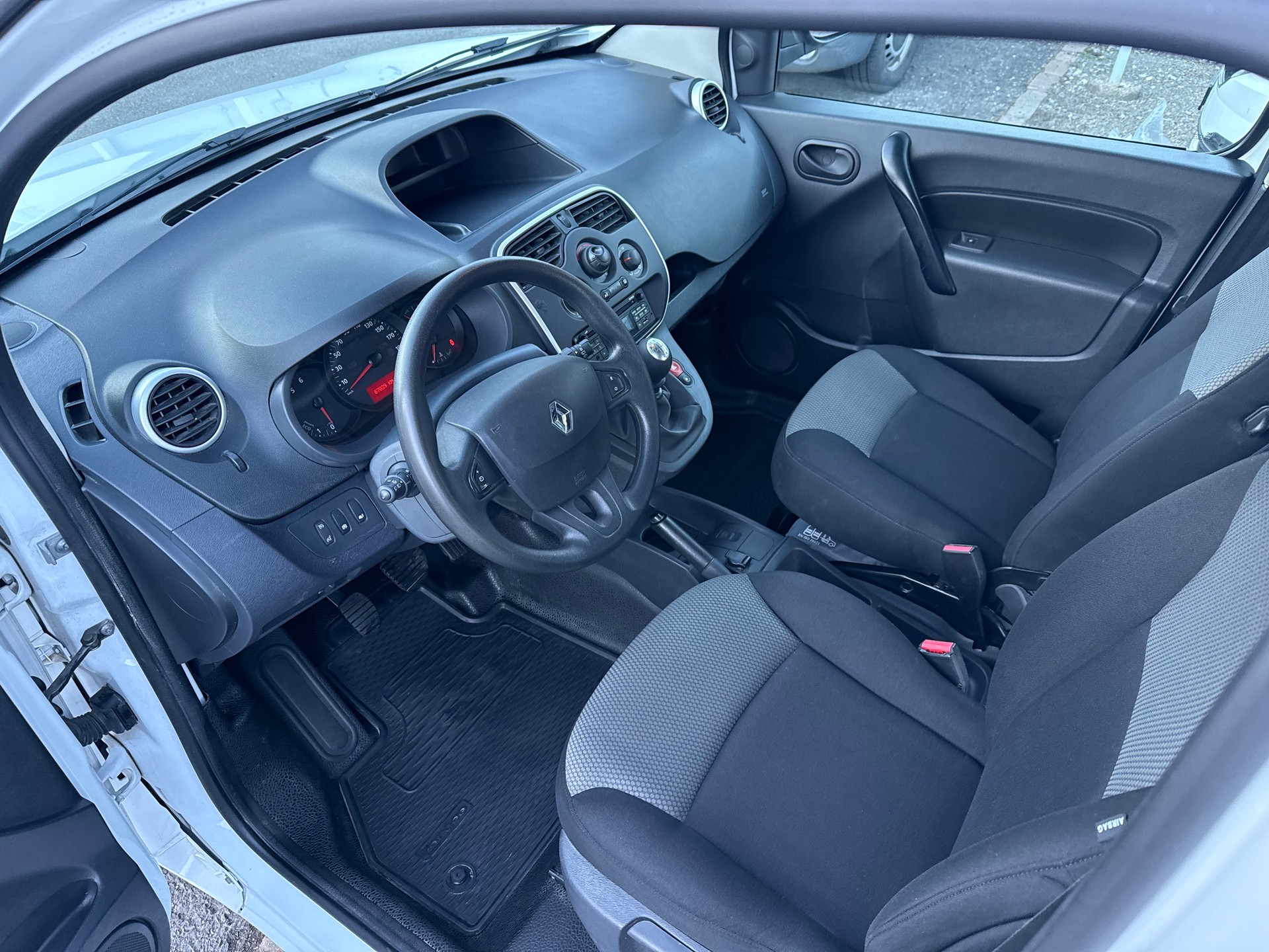 RENAULT KANGOO Expr. Maxi 1.5 dCi 95 Business S/S-image-18