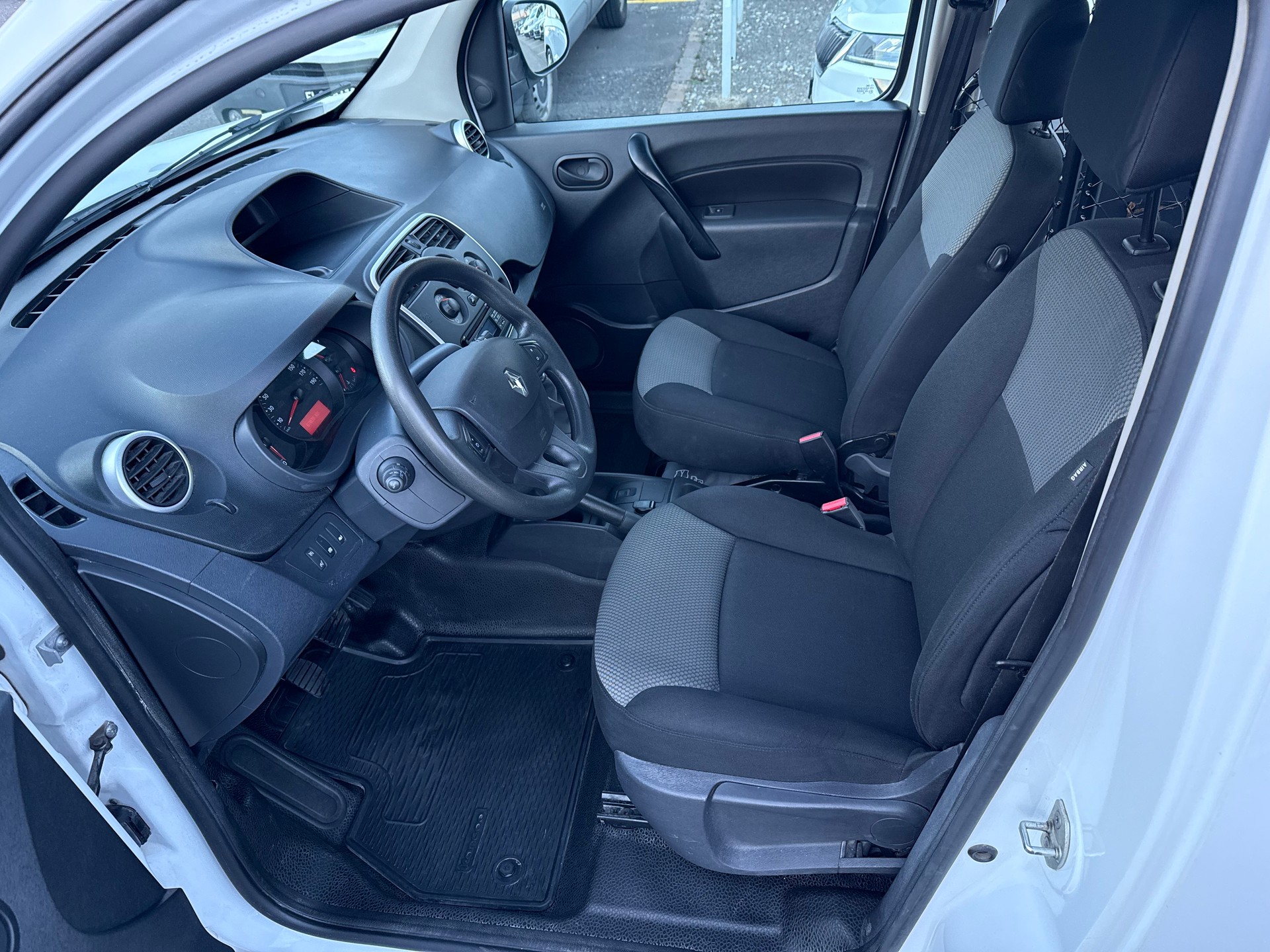 RENAULT KANGOO Expr. Maxi 1.5 dCi 95 Business S/S-image-10