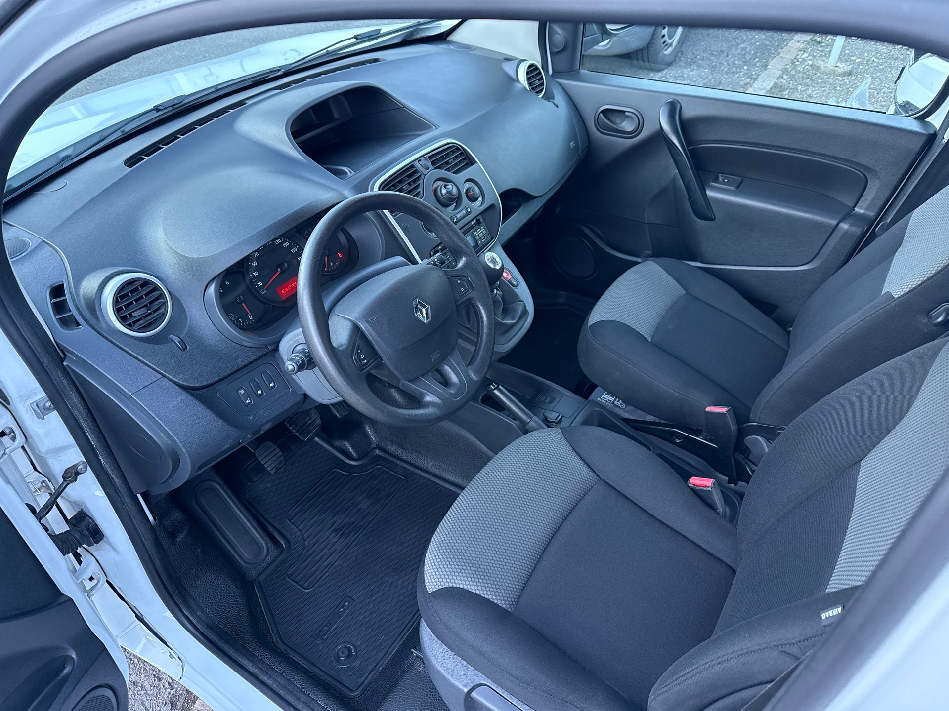 RENAULT KANGOO Expr. Maxi 1.5 dCi 95 Business S/S-image-11