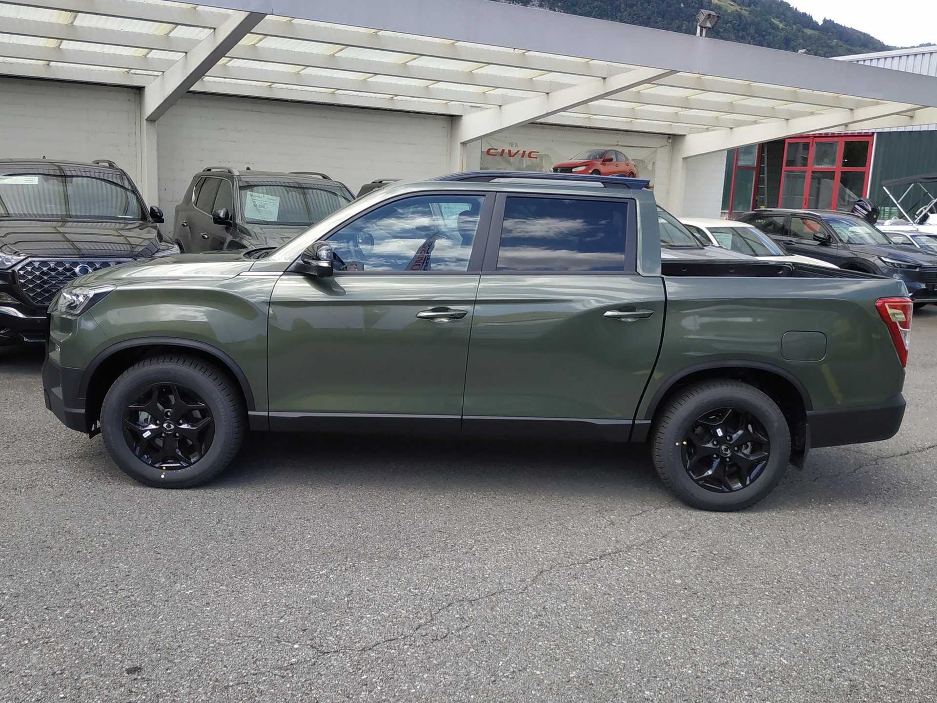 KGM-SsangYong Musso 2.2 Blackline 4WD Automat-image-7