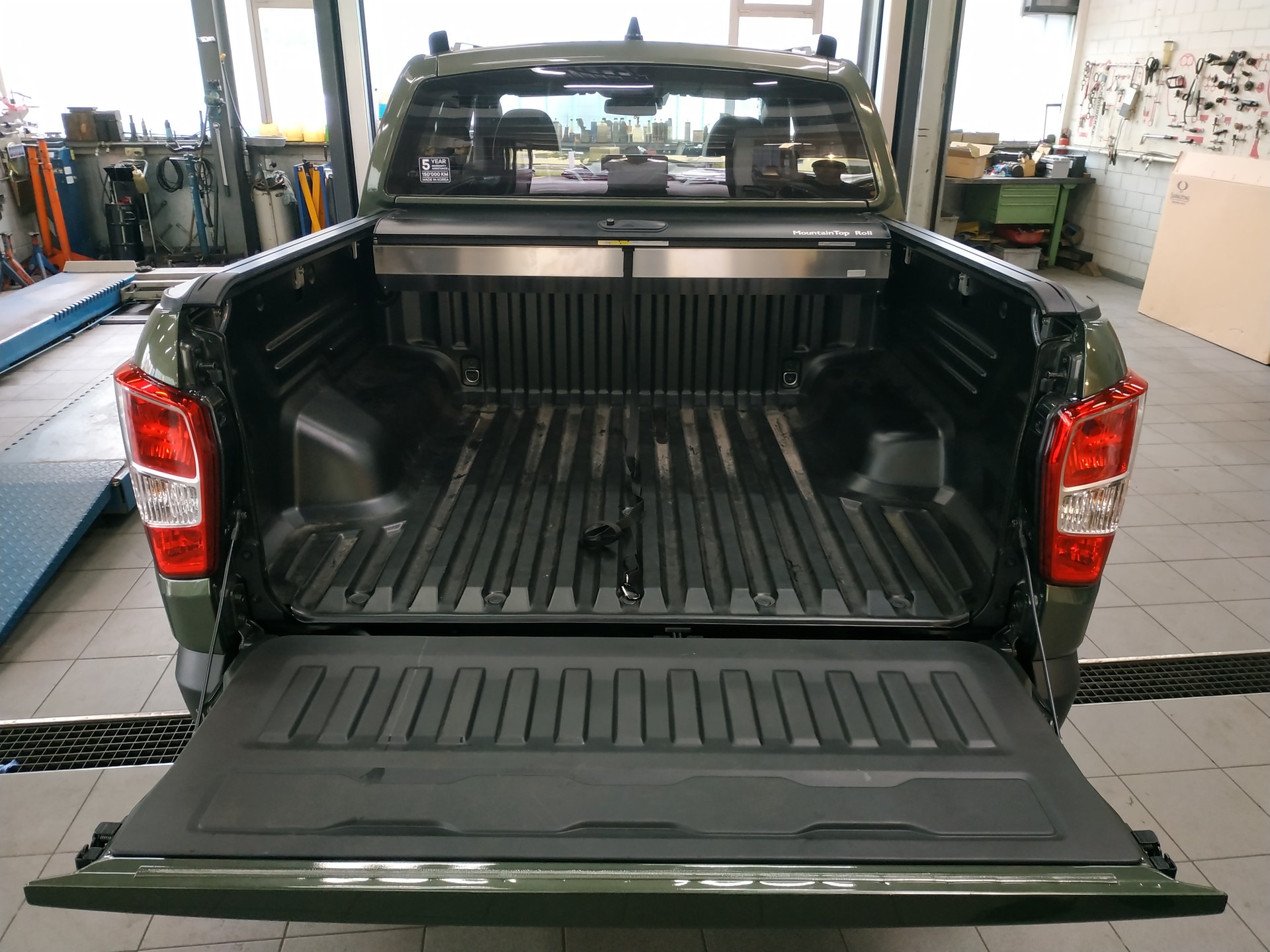 KGM-SsangYong Musso 2.2 Blackline 4WD Automat-image-22