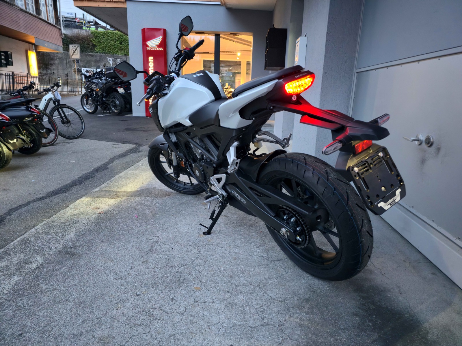 HONDA CB 125 R-image-2