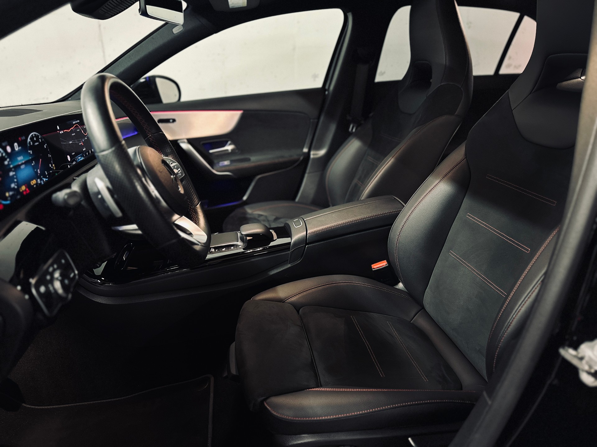 MERCEDES-BENZ A 200 AMG Line 4Matic-image-7