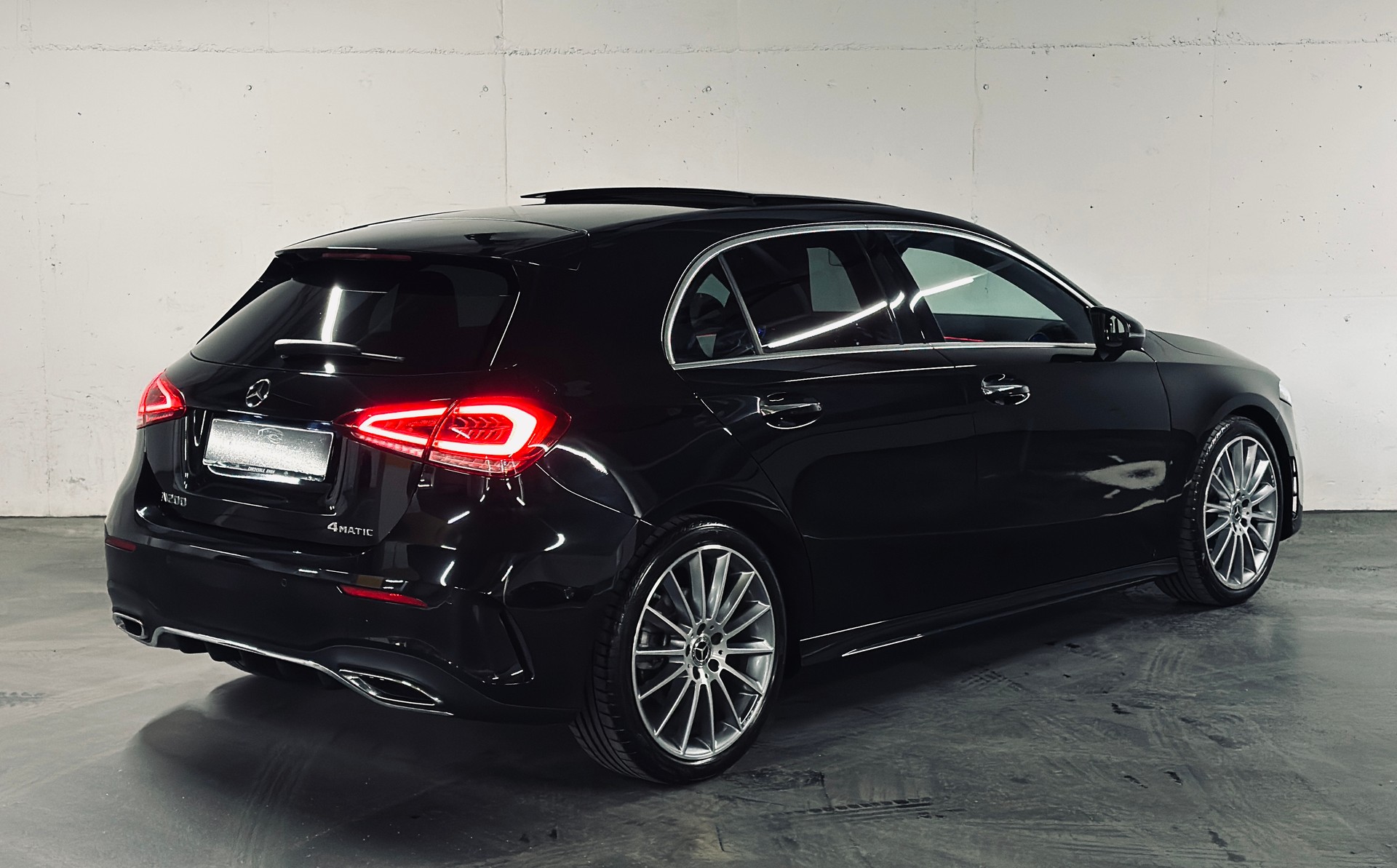MERCEDES-BENZ A 200 AMG Line 4Matic-image-2