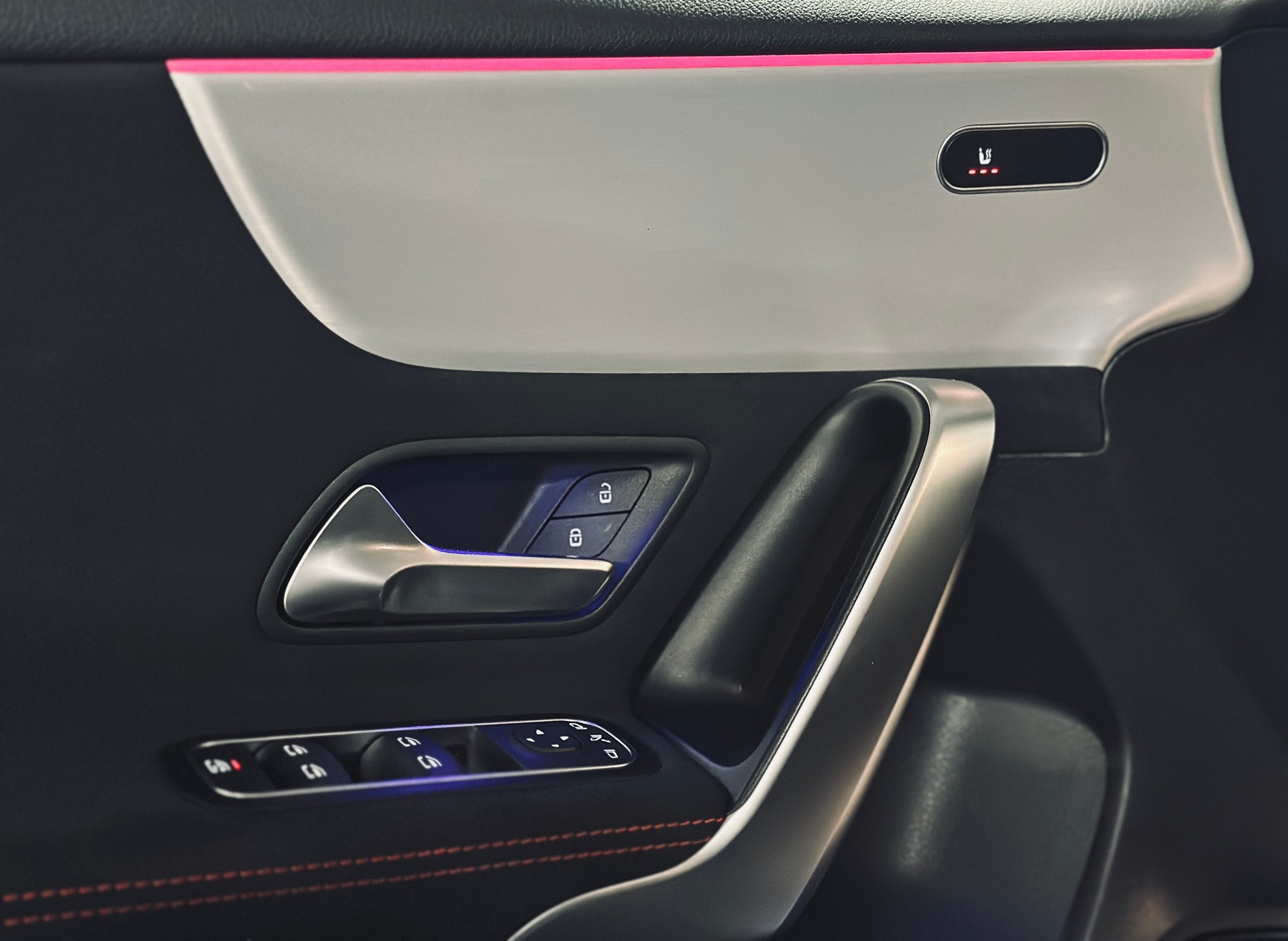 MERCEDES-BENZ A 200 AMG Line 4Matic-image-12