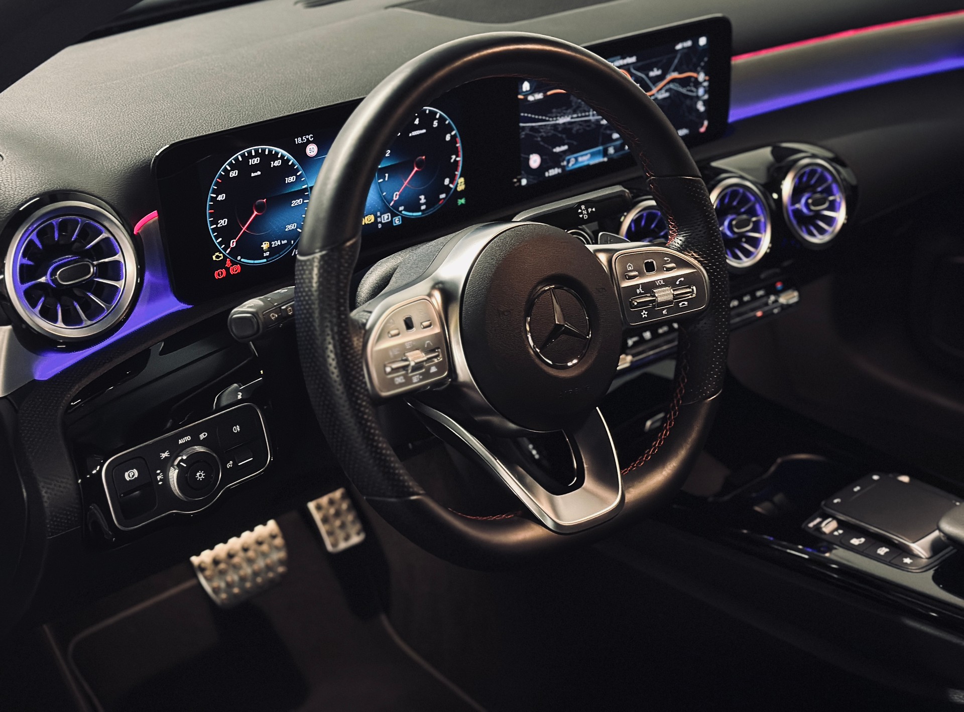 MERCEDES-BENZ A 200 AMG Line 4Matic-image-10