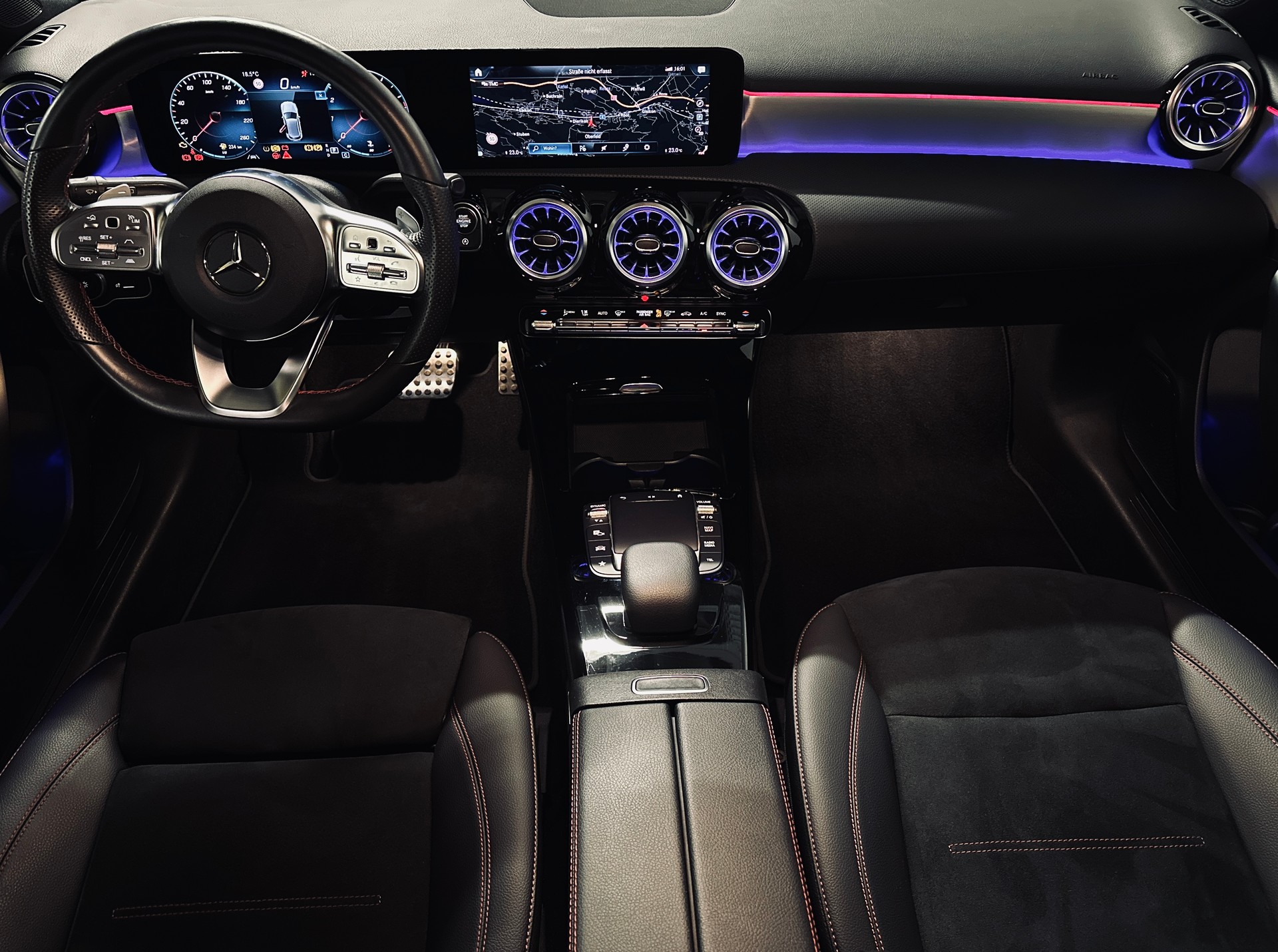 MERCEDES-BENZ A 200 AMG Line 4Matic-image-9