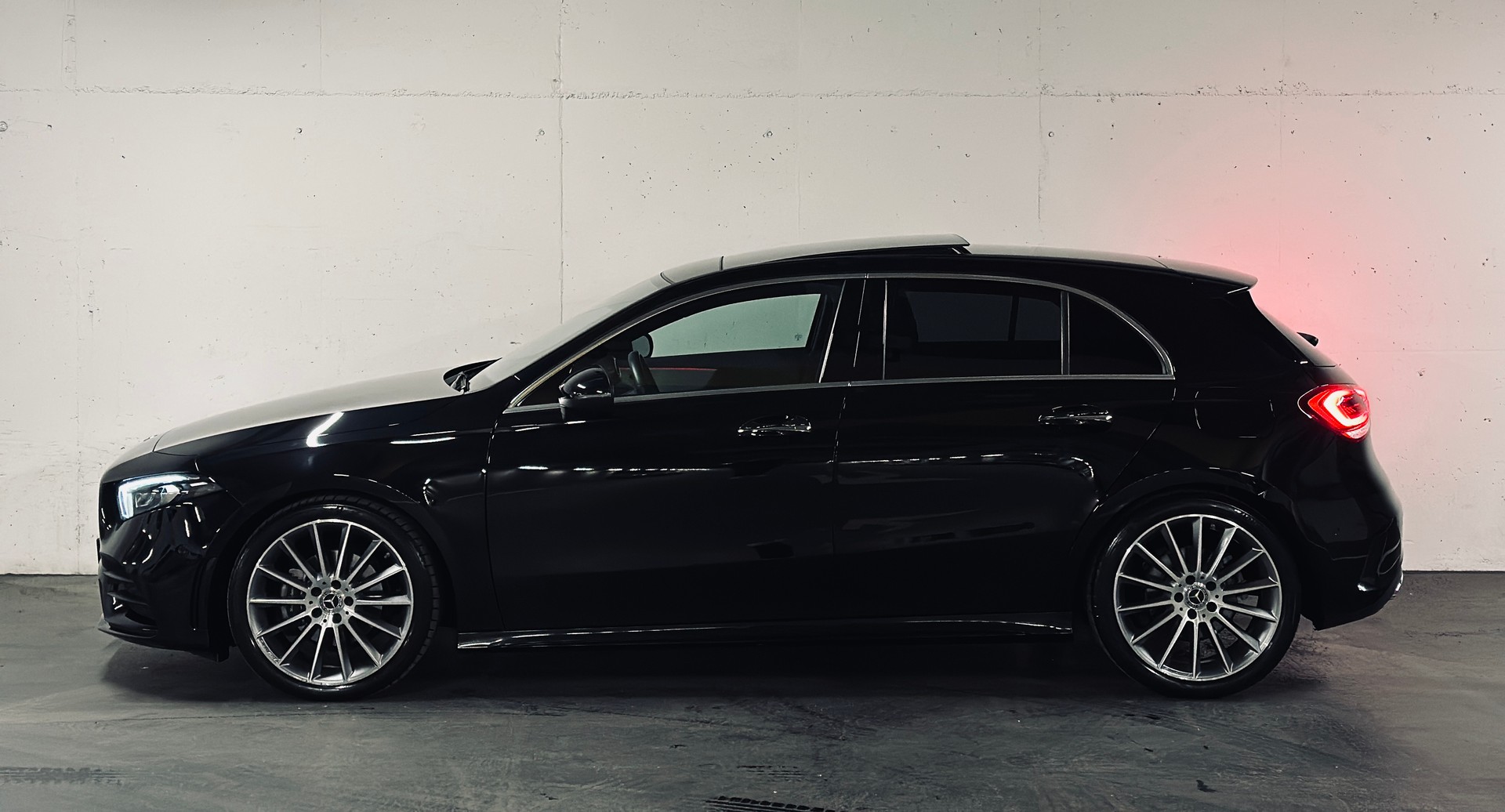 MERCEDES-BENZ A 200 AMG Line 4Matic-image-4