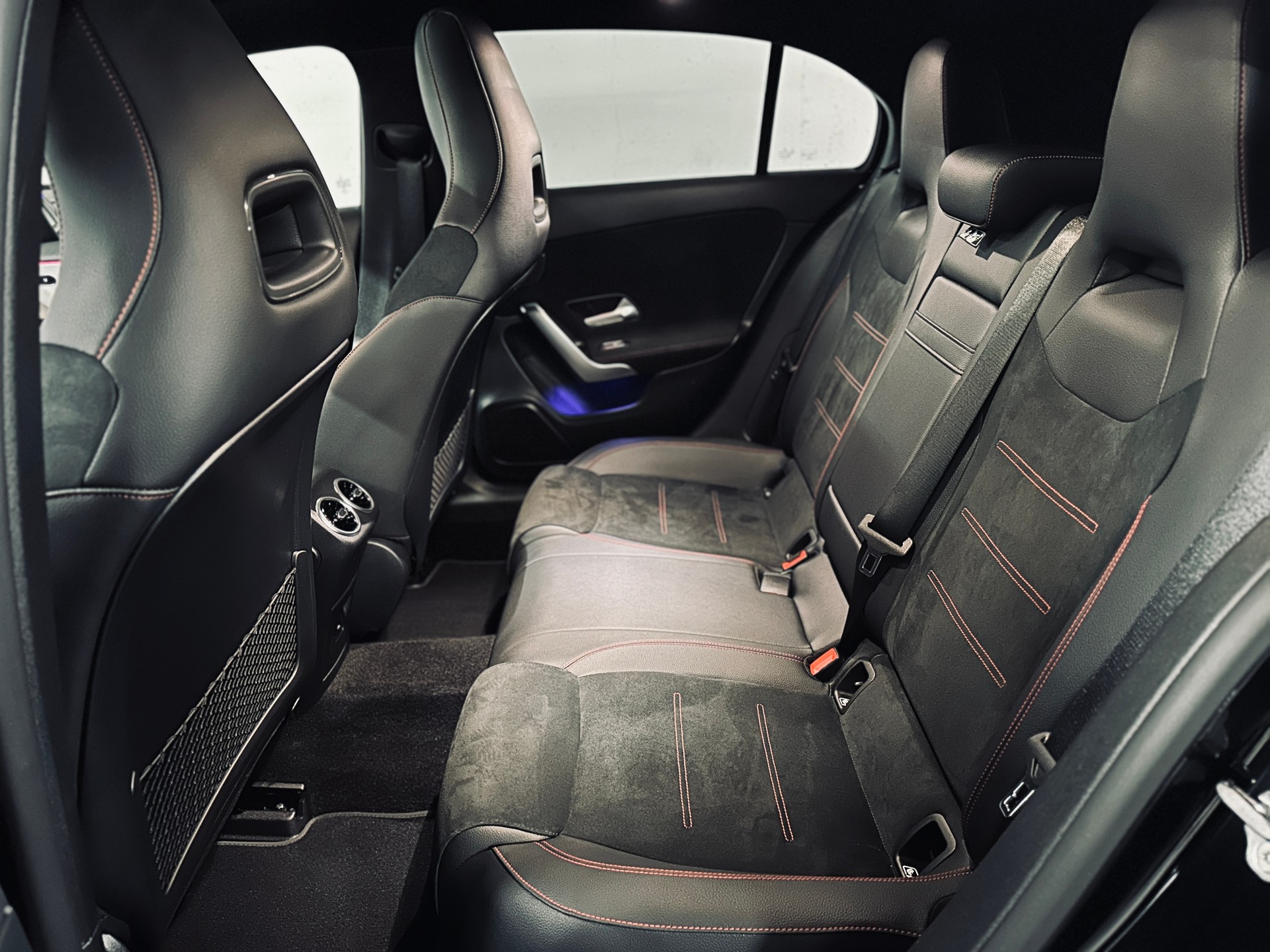 MERCEDES-BENZ A 200 AMG Line 4Matic-image-8