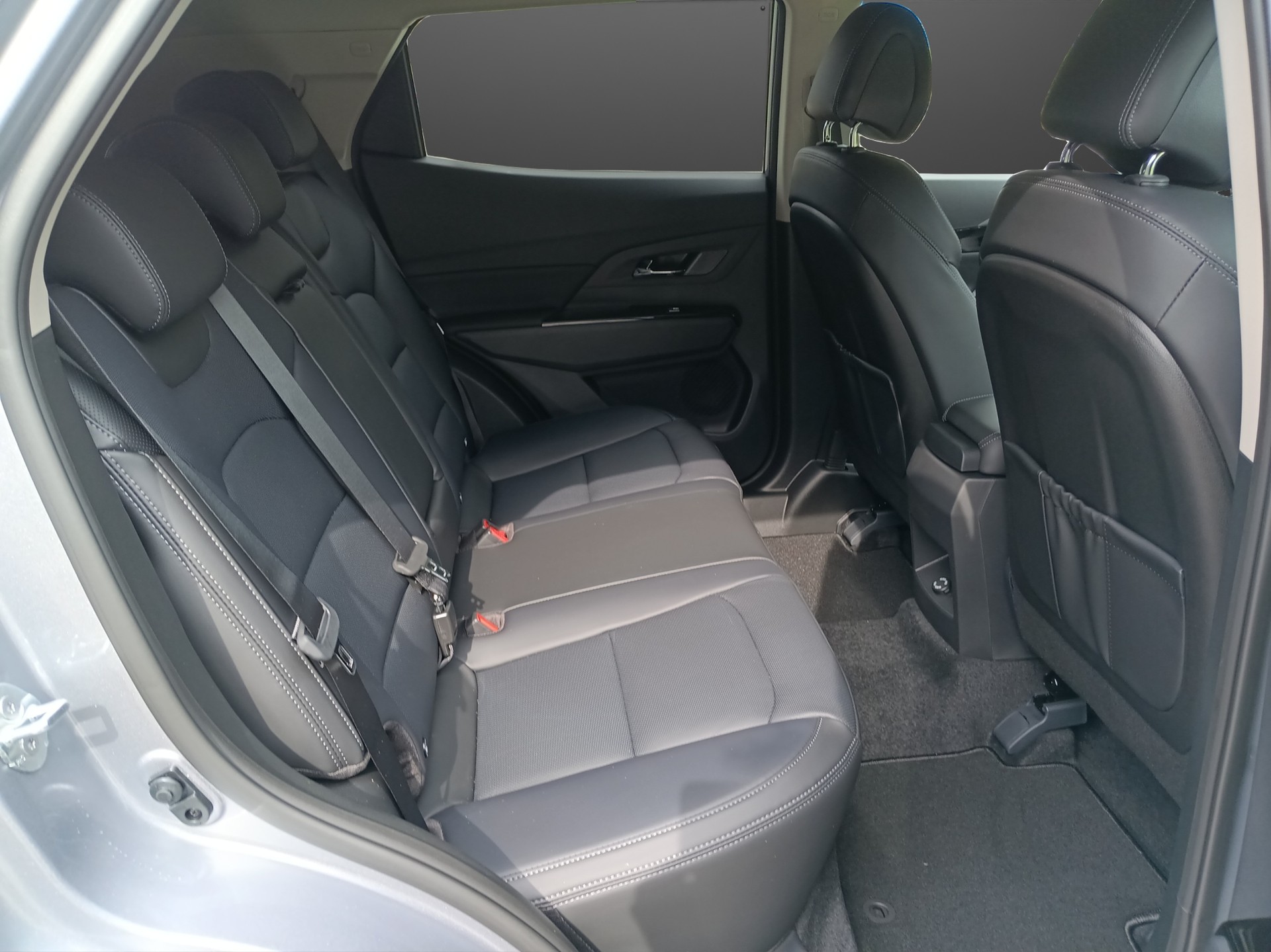 KGM-SsangYong Korando 1.5 T GDI Titanium 4WD Automat-image-17