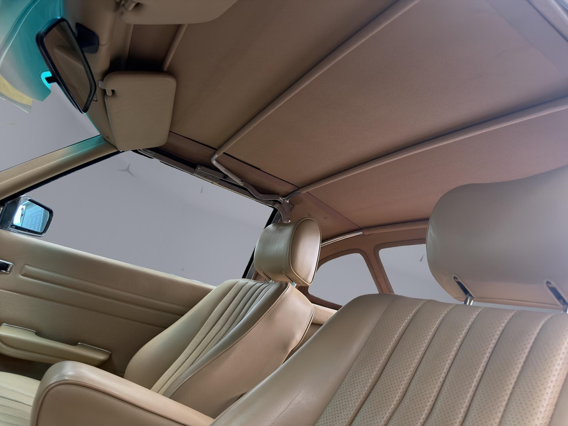 MERCEDES-BENZ R107 Cabriolet 300 SL-image-10