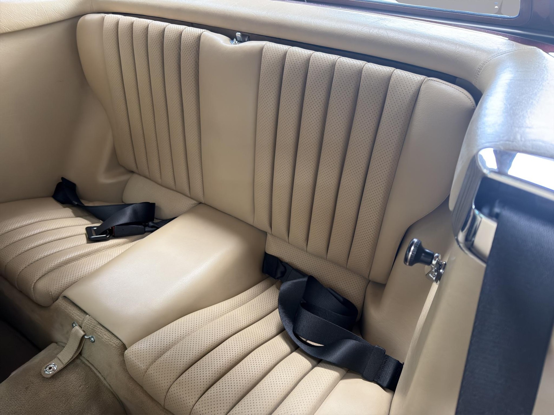 MERCEDES-BENZ R107 Cabriolet 300 SL-image-9