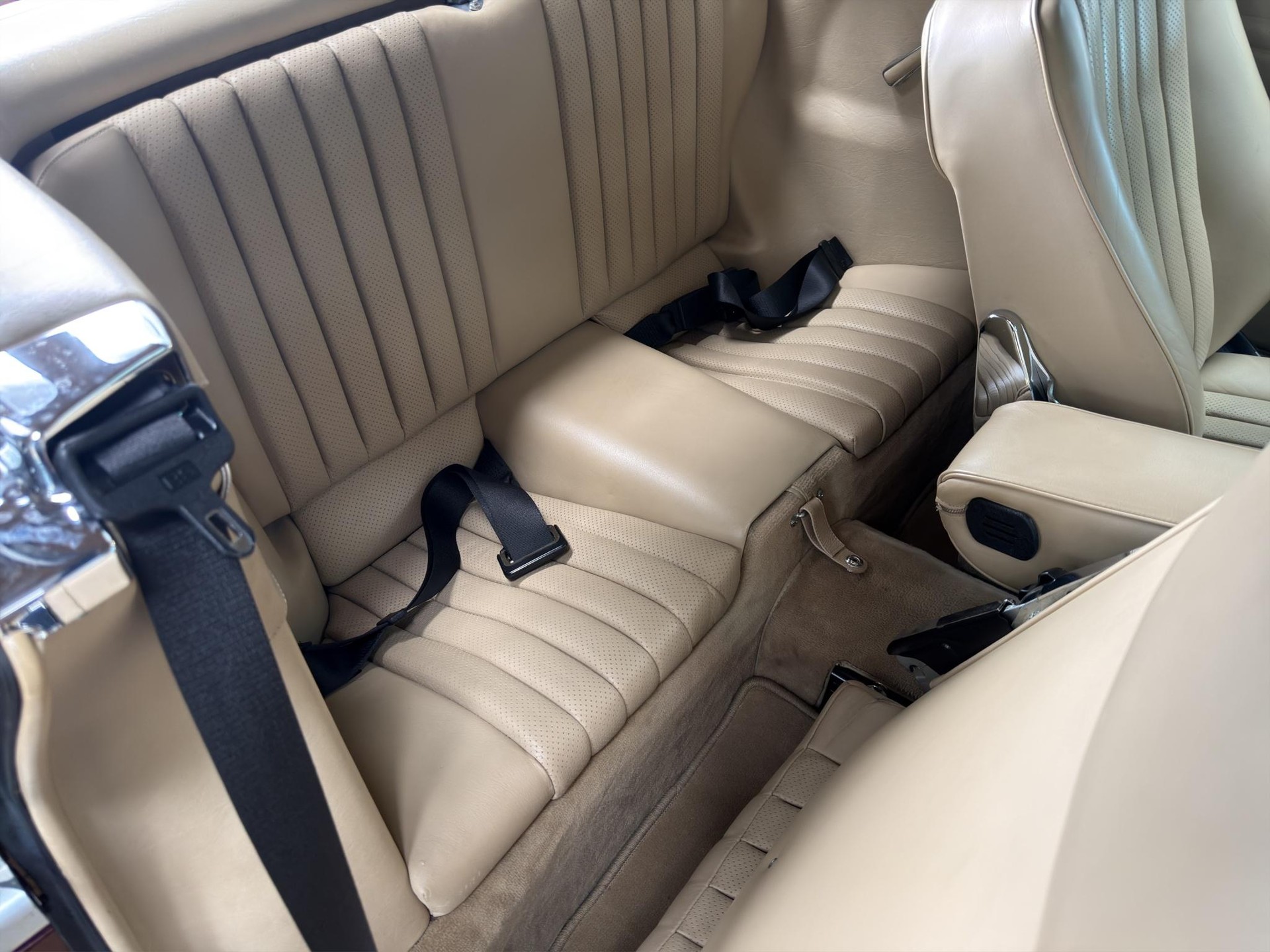 MERCEDES-BENZ R107 Cabriolet 300 SL-image-16