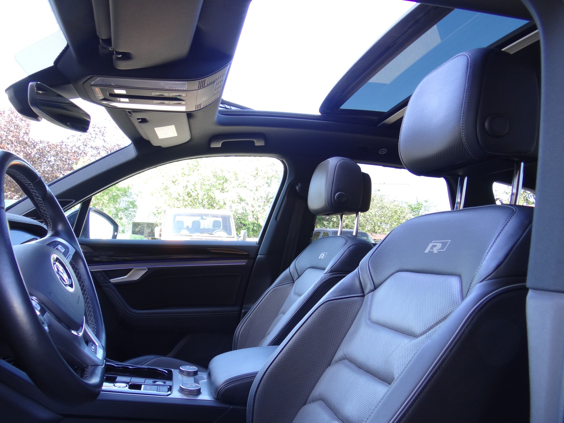 VW Touareg 3.0 TDI R Line Tiptronic-image-12