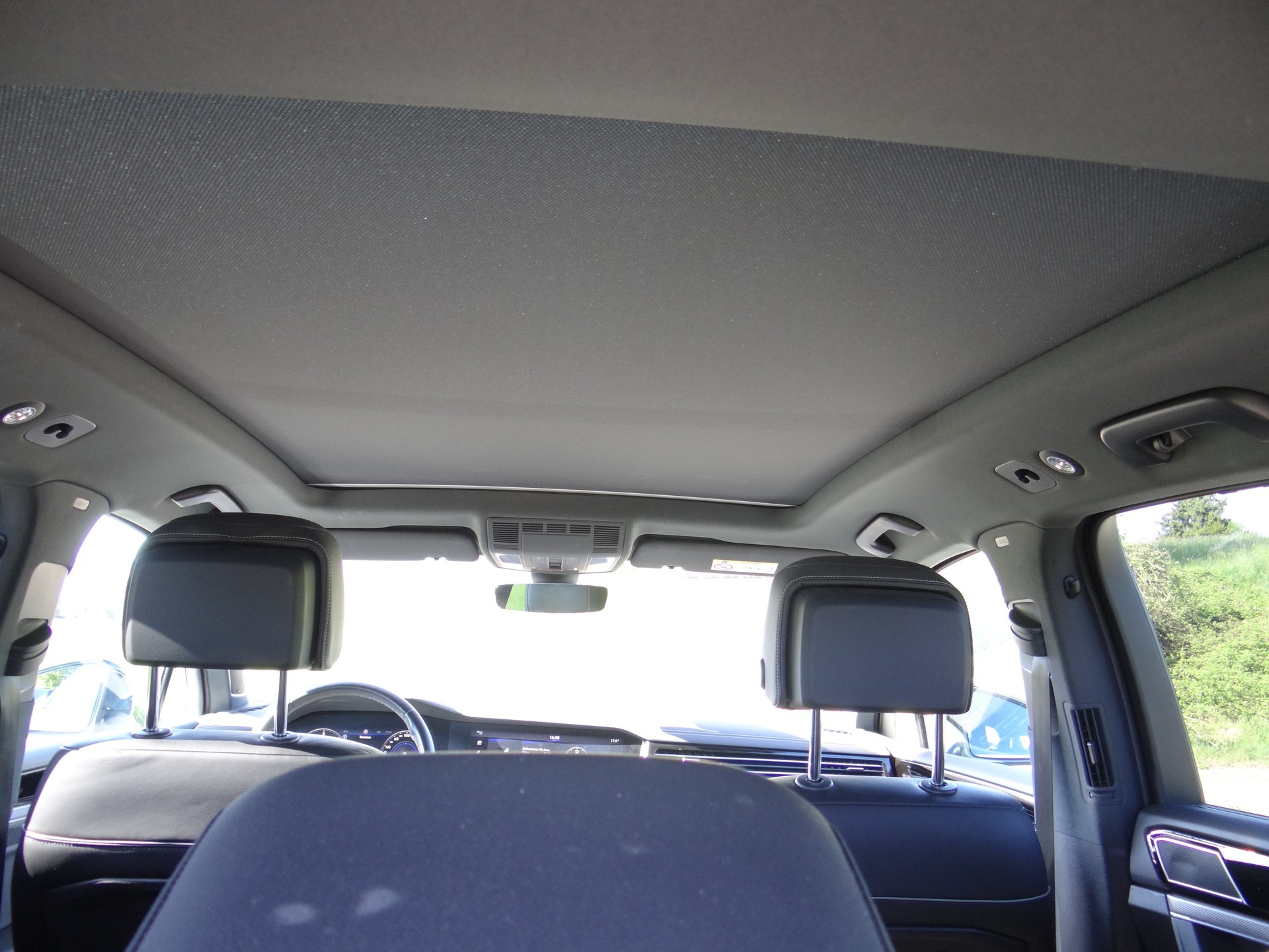 VW Touareg 3.0 TDI R Line Tiptronic-image-15