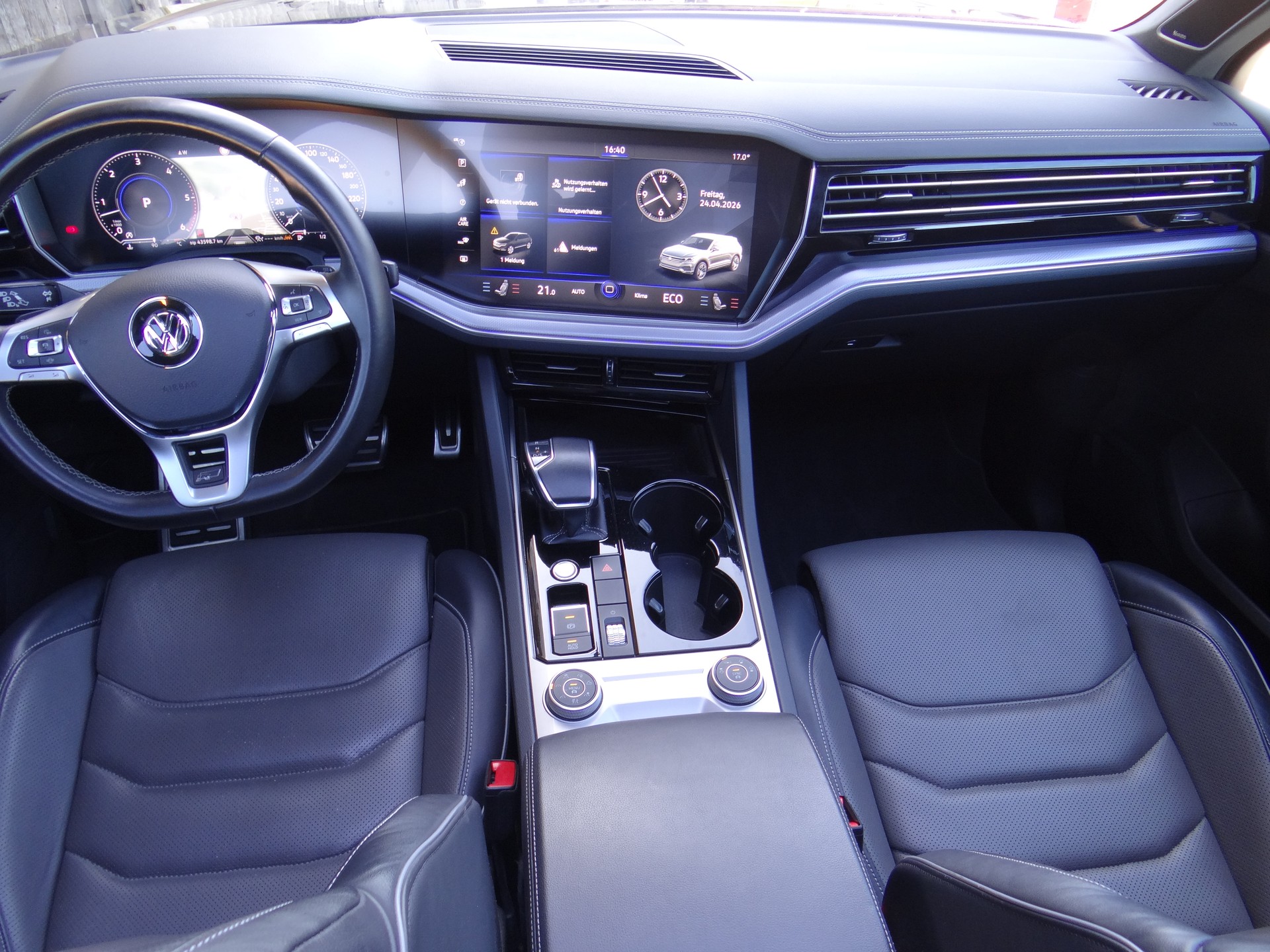 VW Touareg 3.0 TDI R Line Tiptronic-image-7