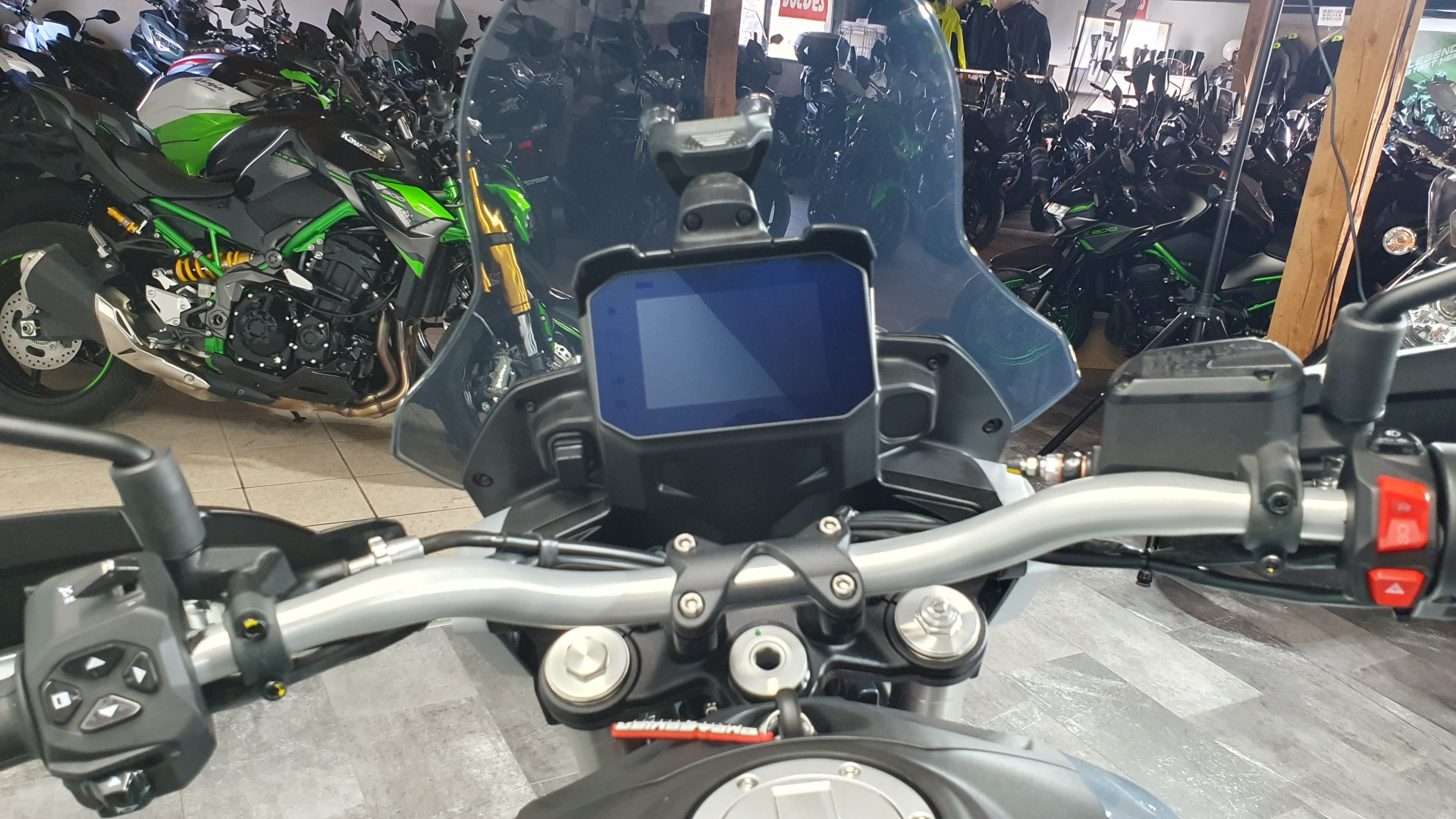 MOTO GUZZI V85 TT-image-9