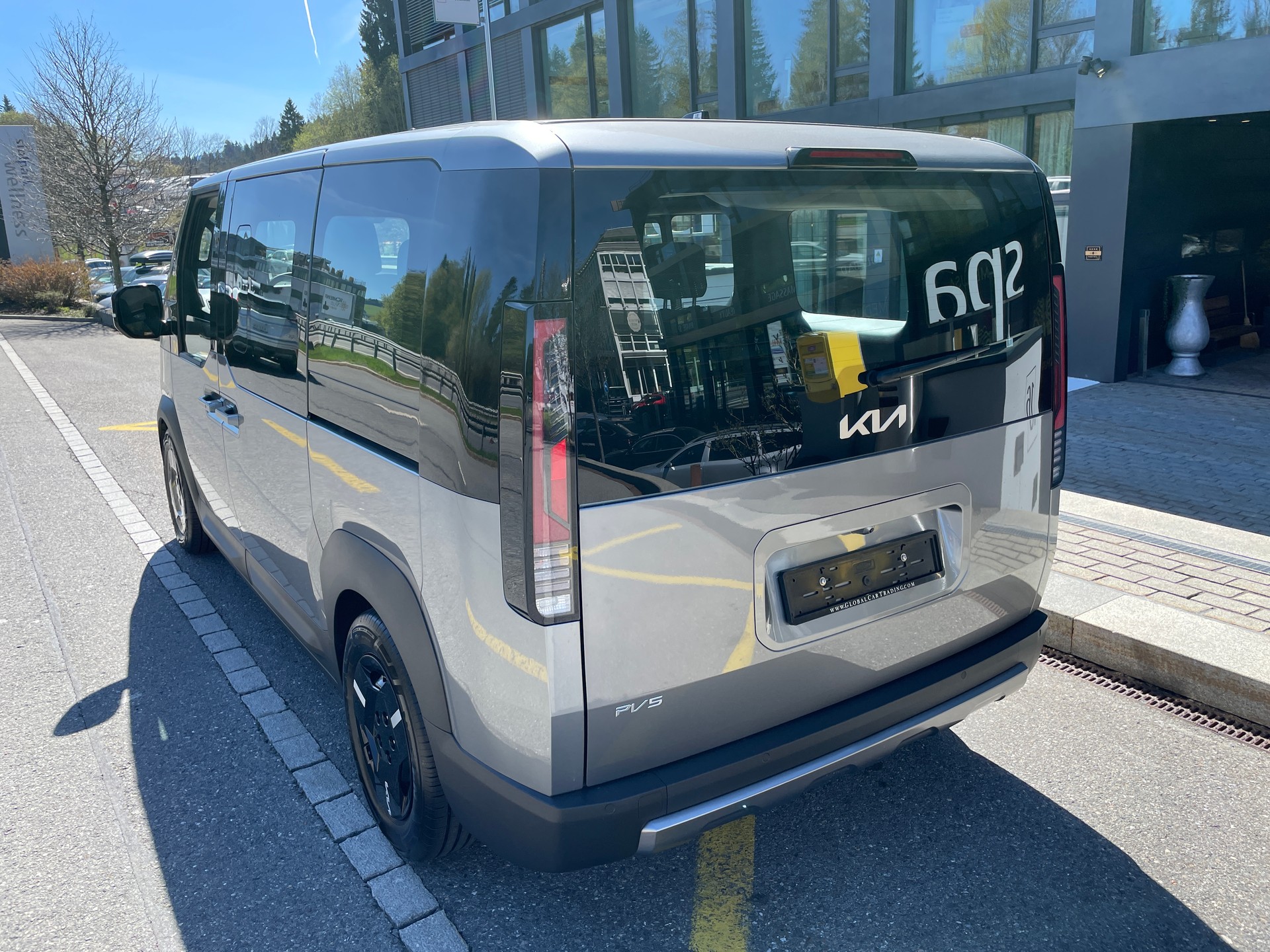 KIA PV5 71.2 kWh Plus-image-7