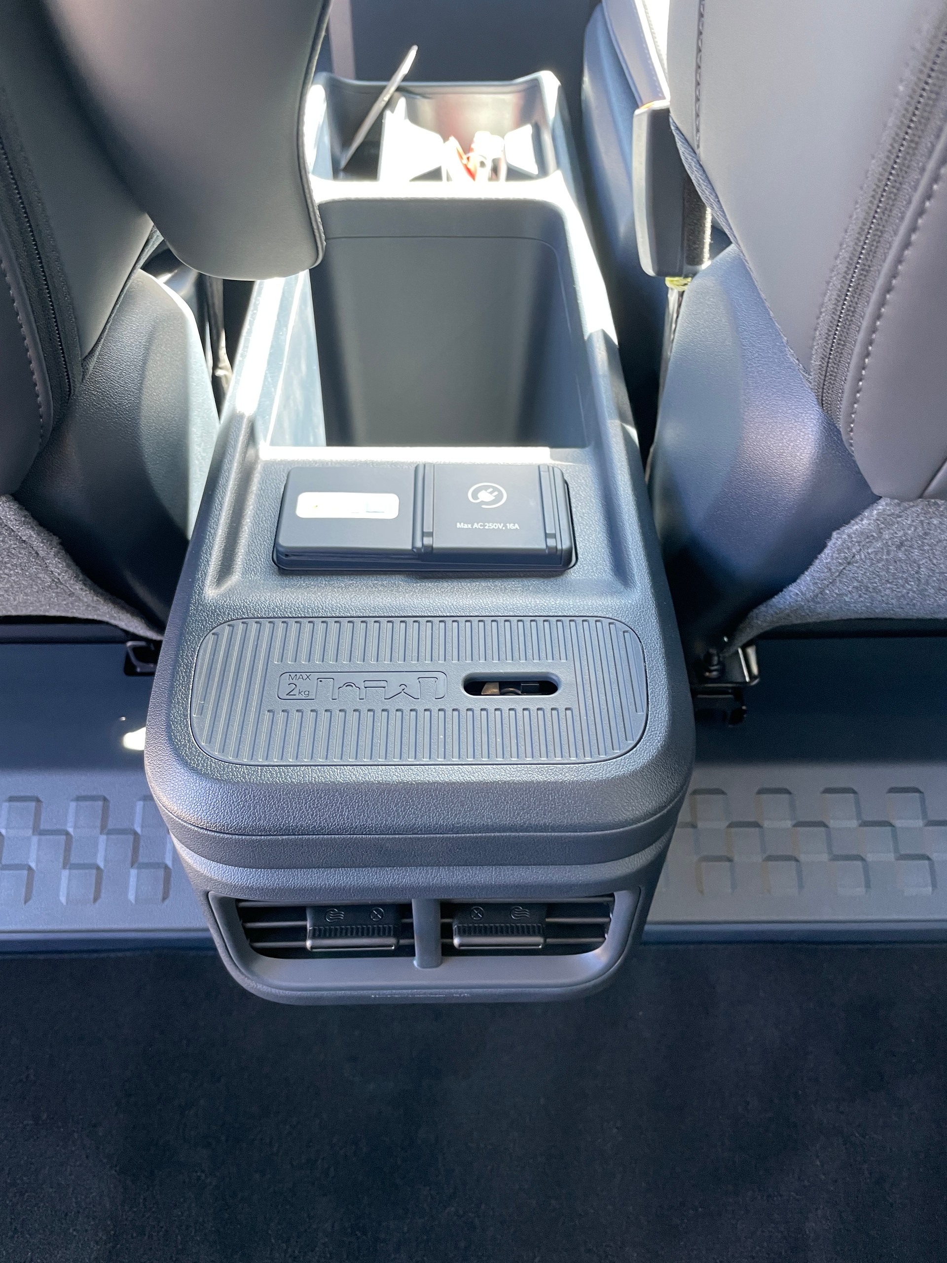 KIA PV5 71.2 kWh Plus-image-16