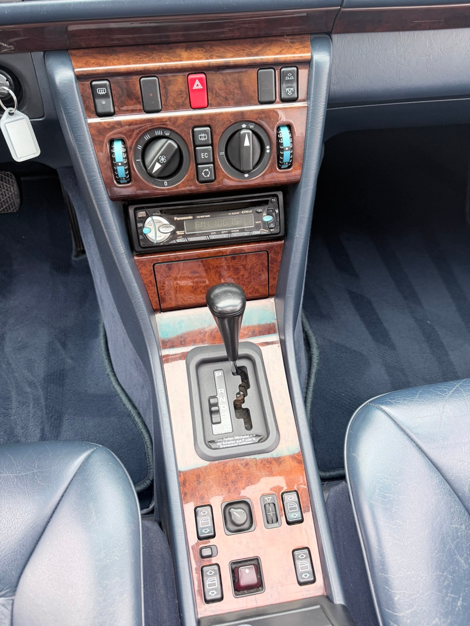 MERCEDES-BENZ 300 CE-24 Cabrio-image-11