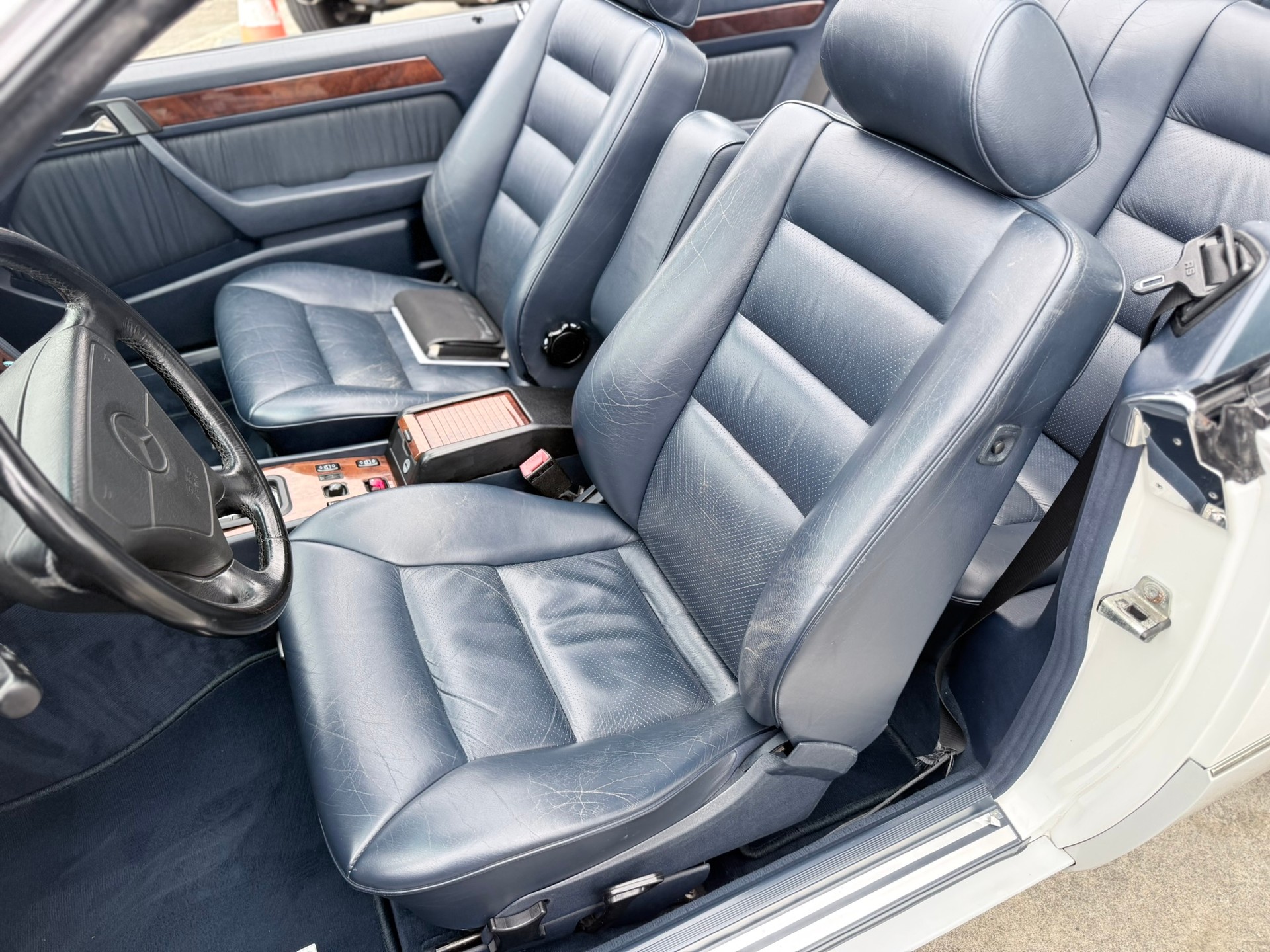 MERCEDES-BENZ 300 CE-24 Cabrio-image-13